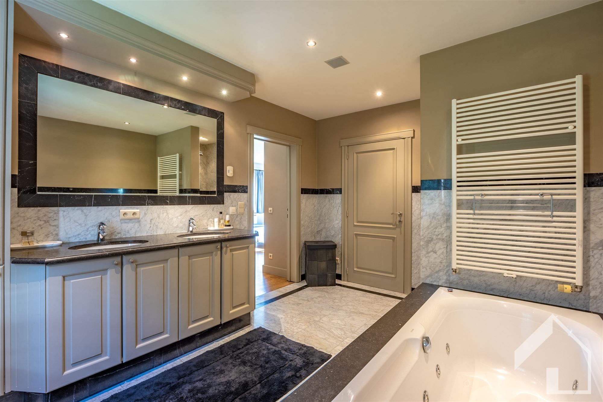 Exclusieve villa met loods, prachtige tuin en topafwerking op ruim 7.400 m²  foto 26