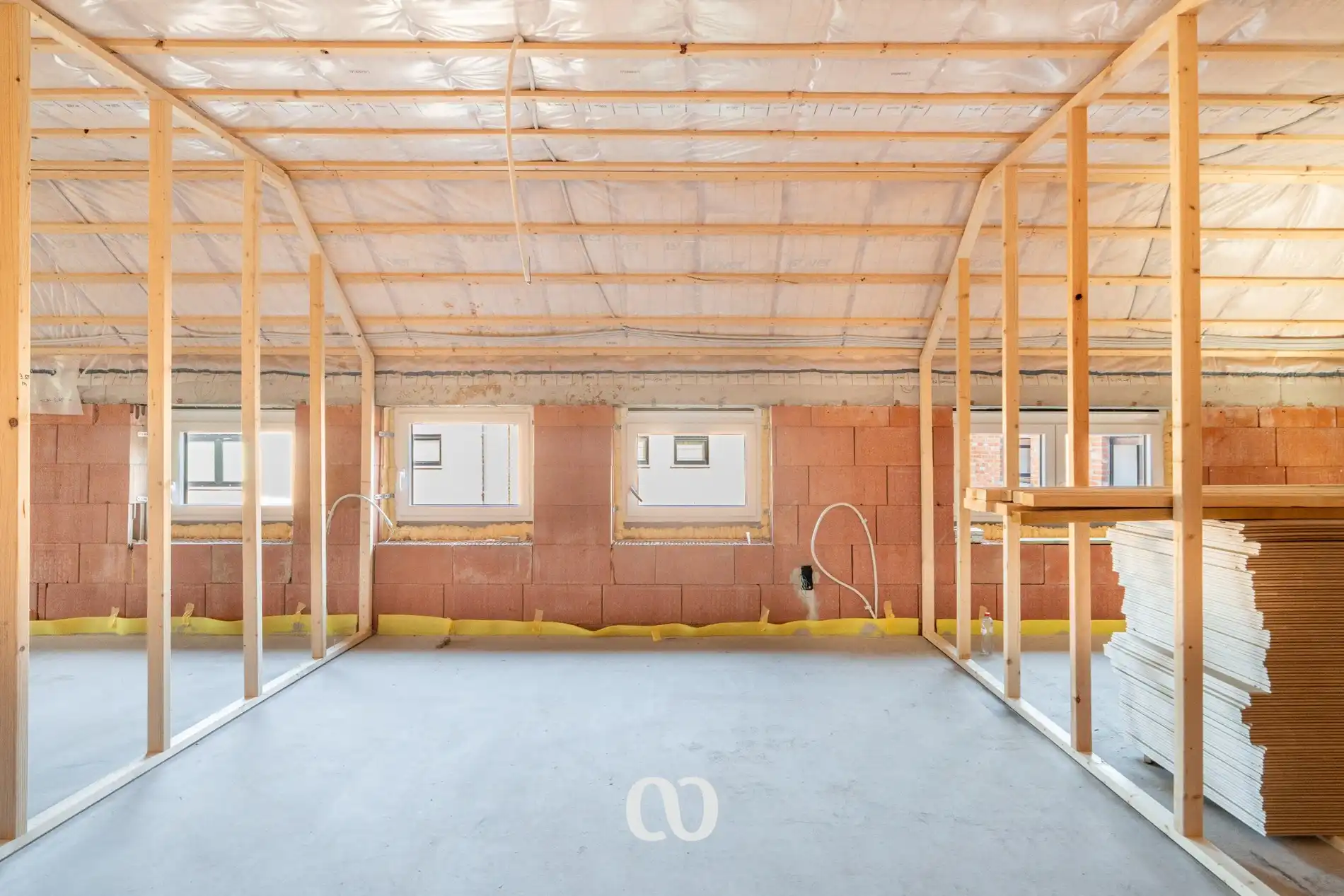 Ruime casco woning met tal van mogelijkheden! foto 7