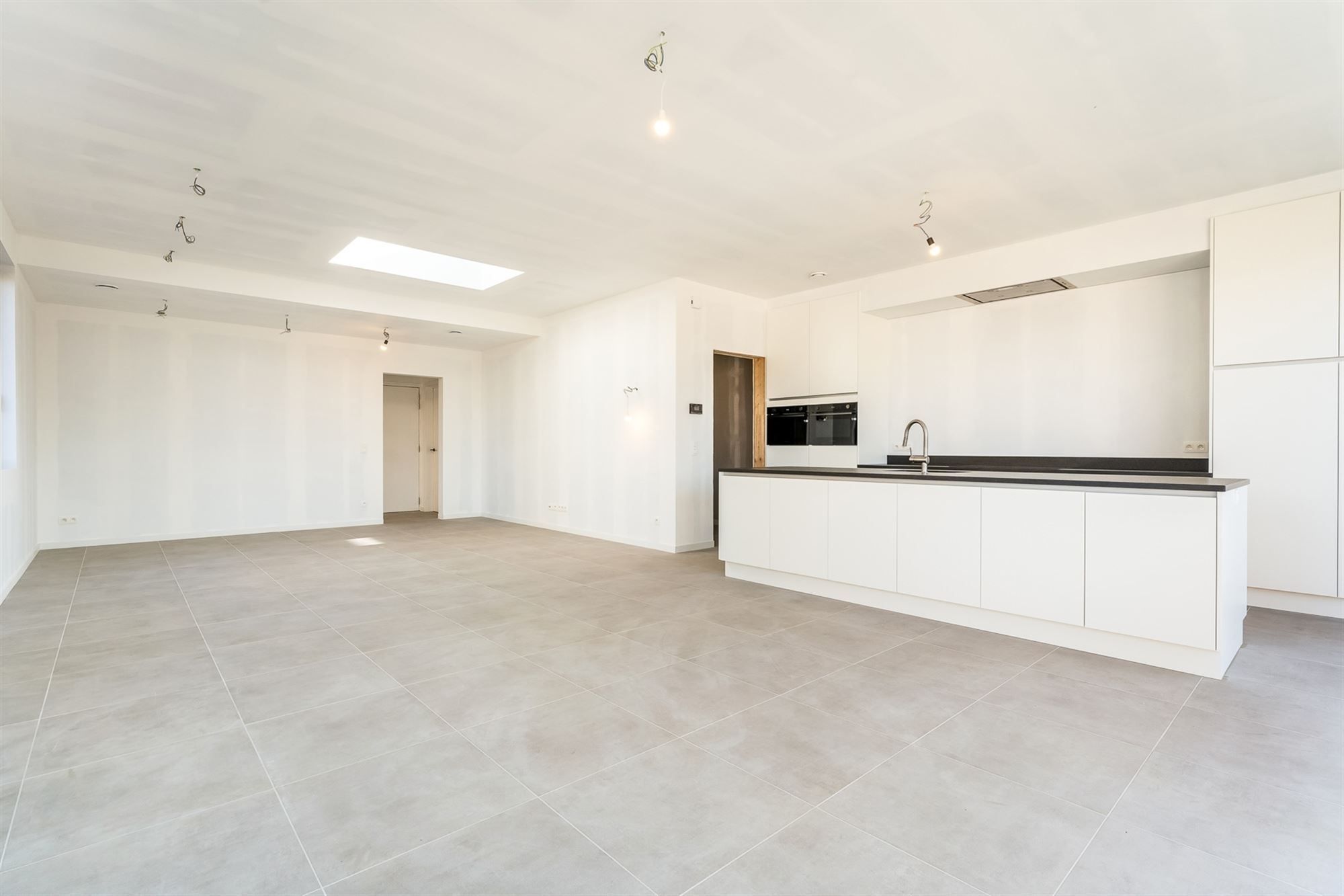 ZEER RUIME, HOOGKWALITATIEVE NIEUWBOUWWONING! foto 3