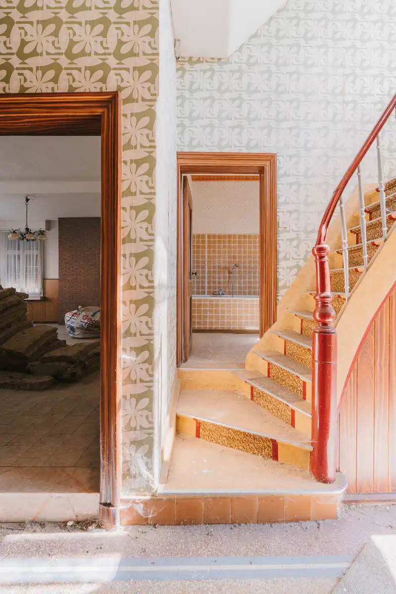 Karaktervolle, te renoveren woning met tal van mogelijkheden foto 10