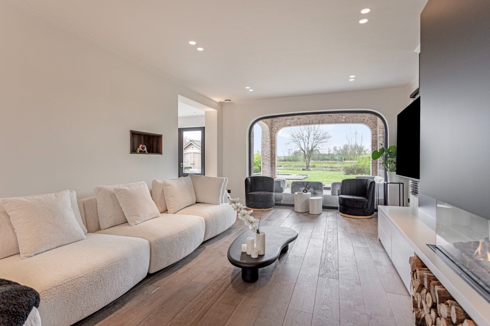 Ruim ingedeelde kwalitatieve villa op 12 are met adembenemd zicht op achterliggend groen. foto 5