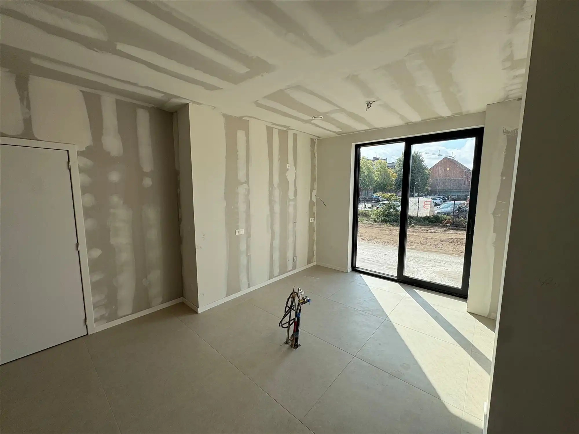 Ruim appartement met 1 slaapkamer en extra grote tuin. foto 8