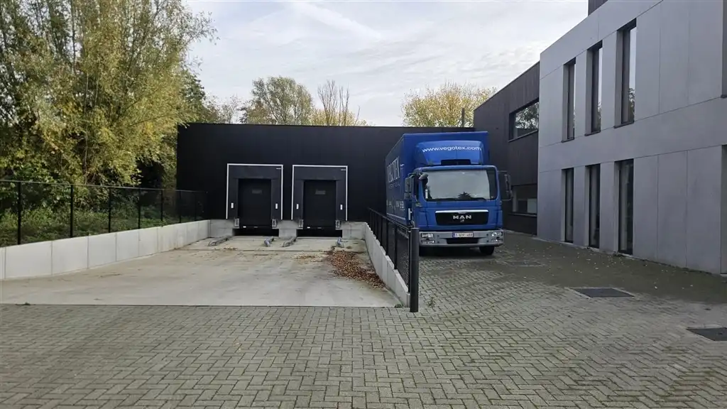 Semi-industrieel bedrijfsgebouw op toplocatie foto 3