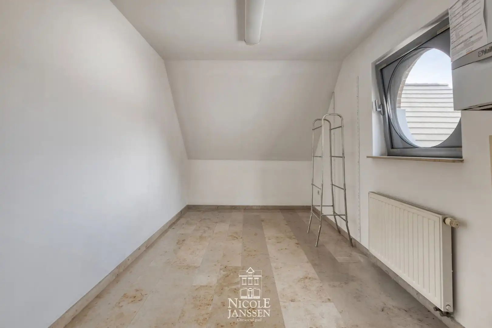 Zeer ruim appartement foto 18