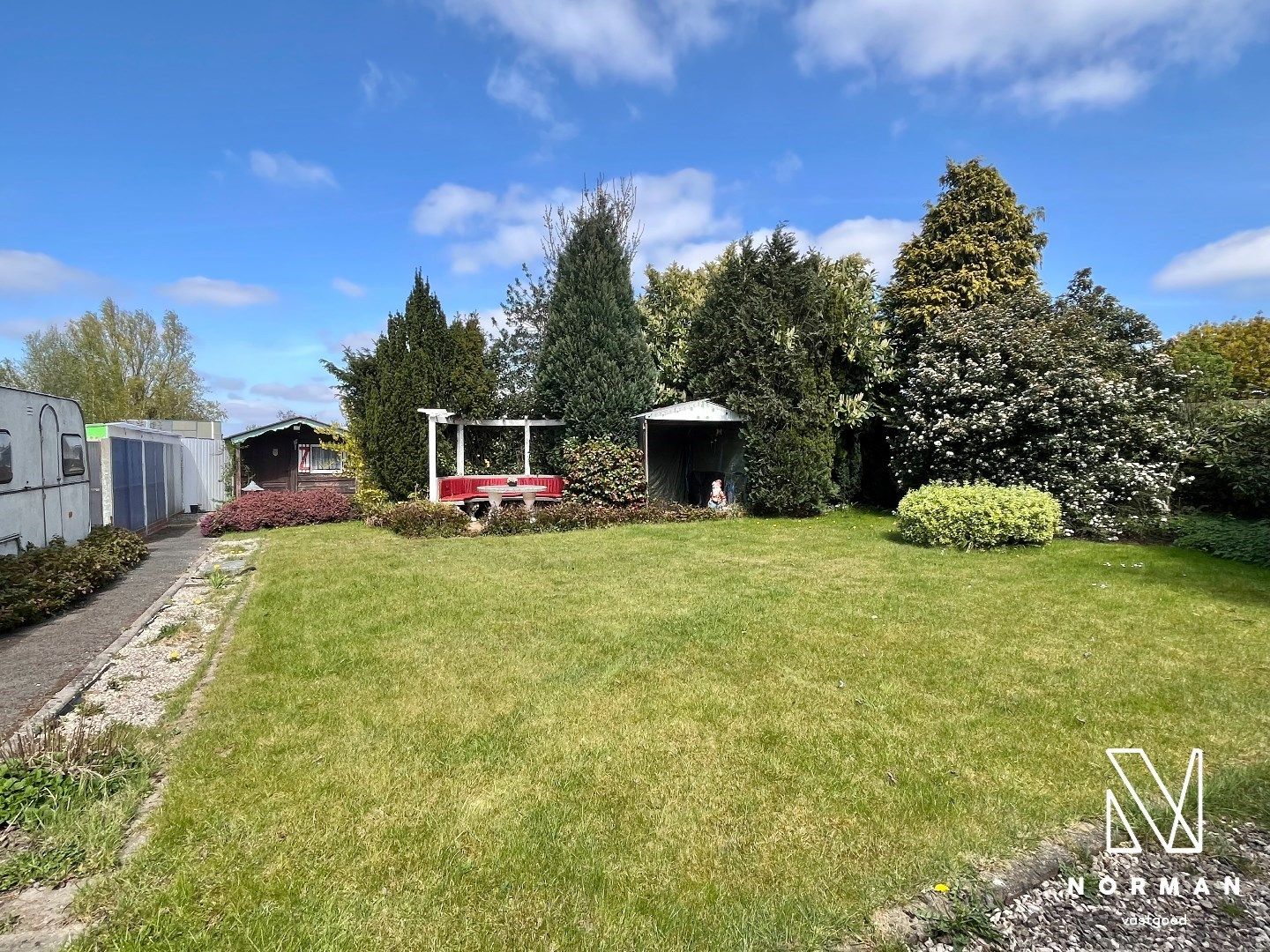 Hoofdfoto van de publicatie: Half open woning te koop op ruim perceel in Ingelmunster! 
