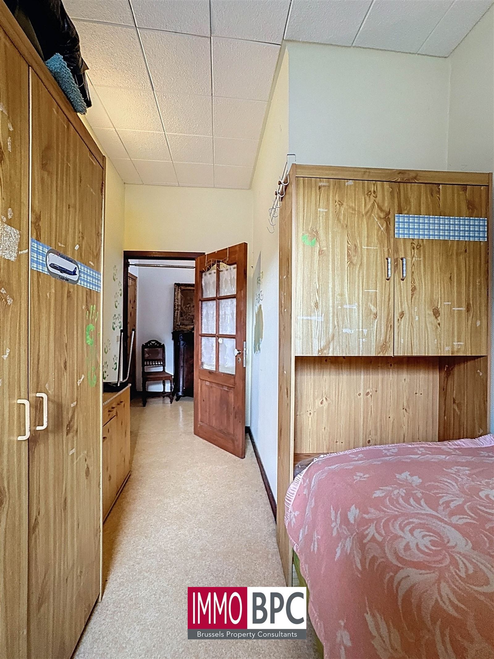 Kleine charmante achterwoning met tuin en dubbele garage te renoveren  foto 21