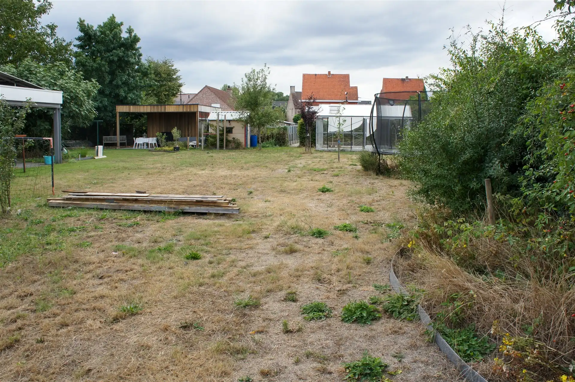Goed gelegen bouwgrond van 587 m² voor een open bebouwing foto 2