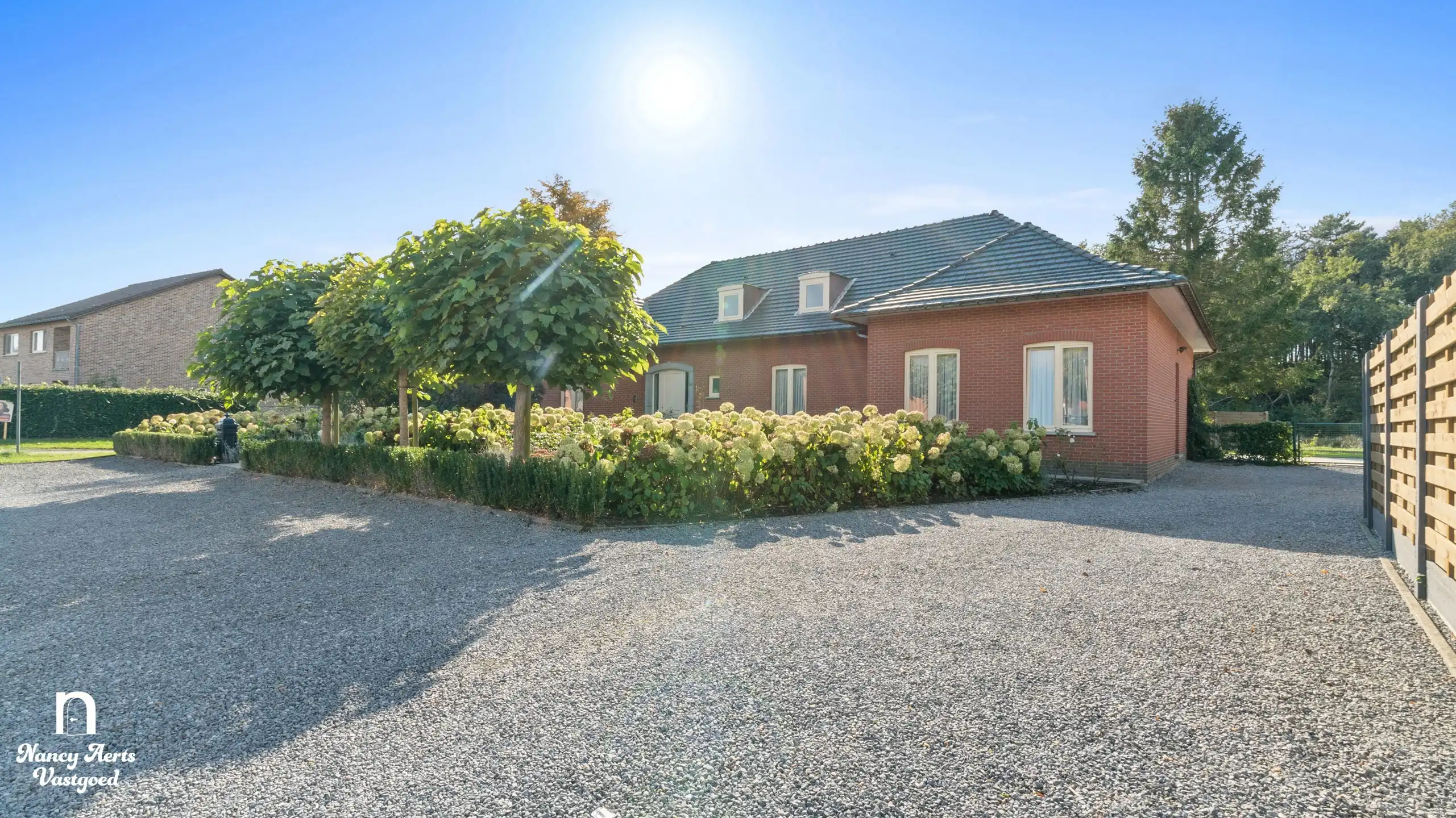 Veelzijdige villa met bijna 20 are groen en aparte woonunit foto 30