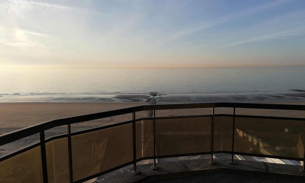 Gerenoveerd twee slaapkamer appartement met zowel frontaal zeezicht als zicht op het hinterland foto 6