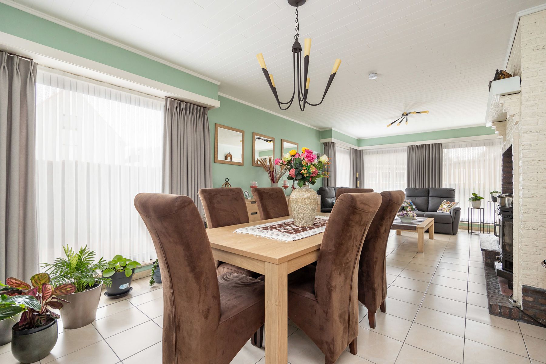 Ruime woning met 4 slks en 2 bdks op 886 m² foto 8