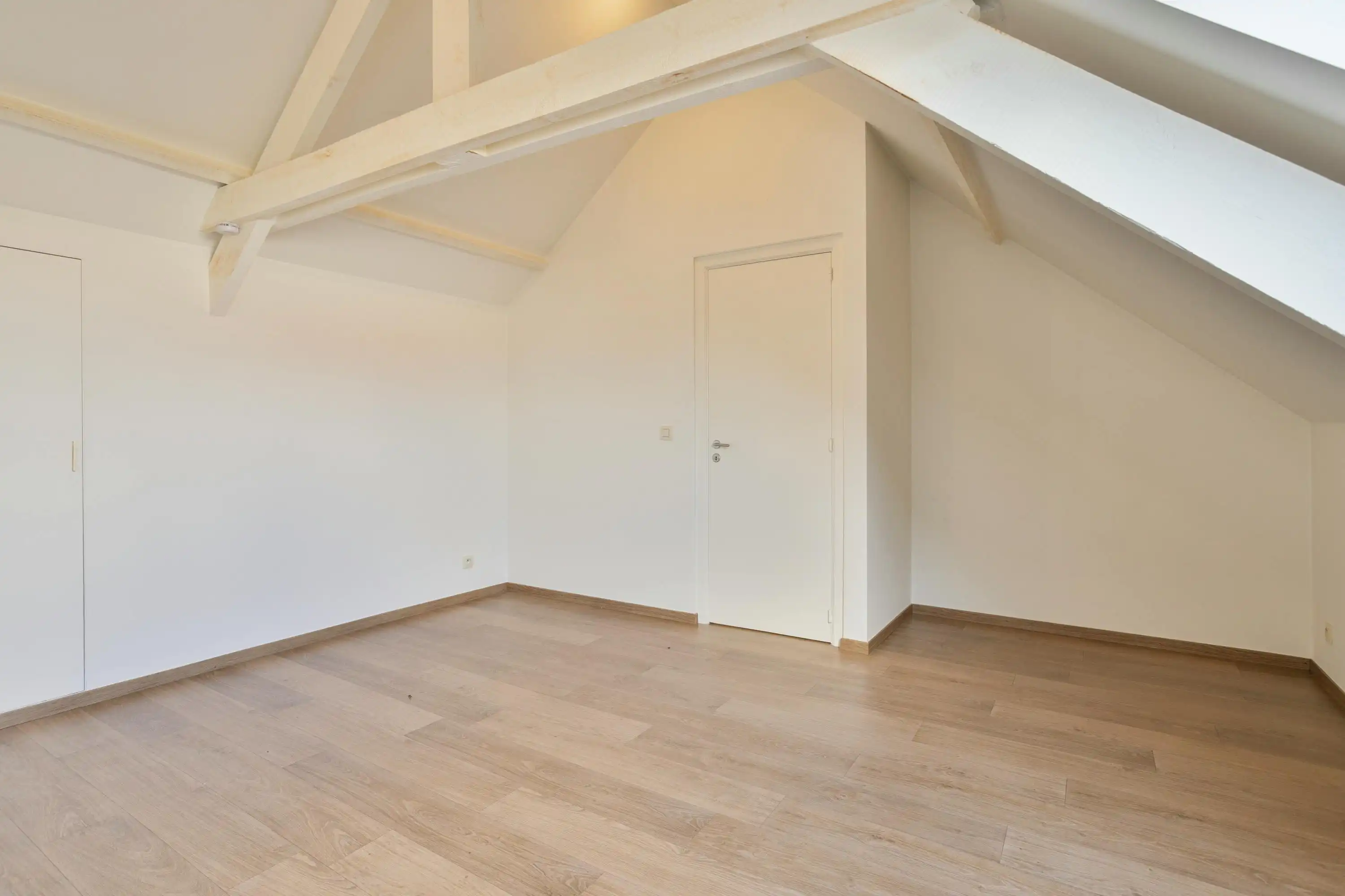 Instapklare halfopen woning met garage en tuin in Roeselare foto 26