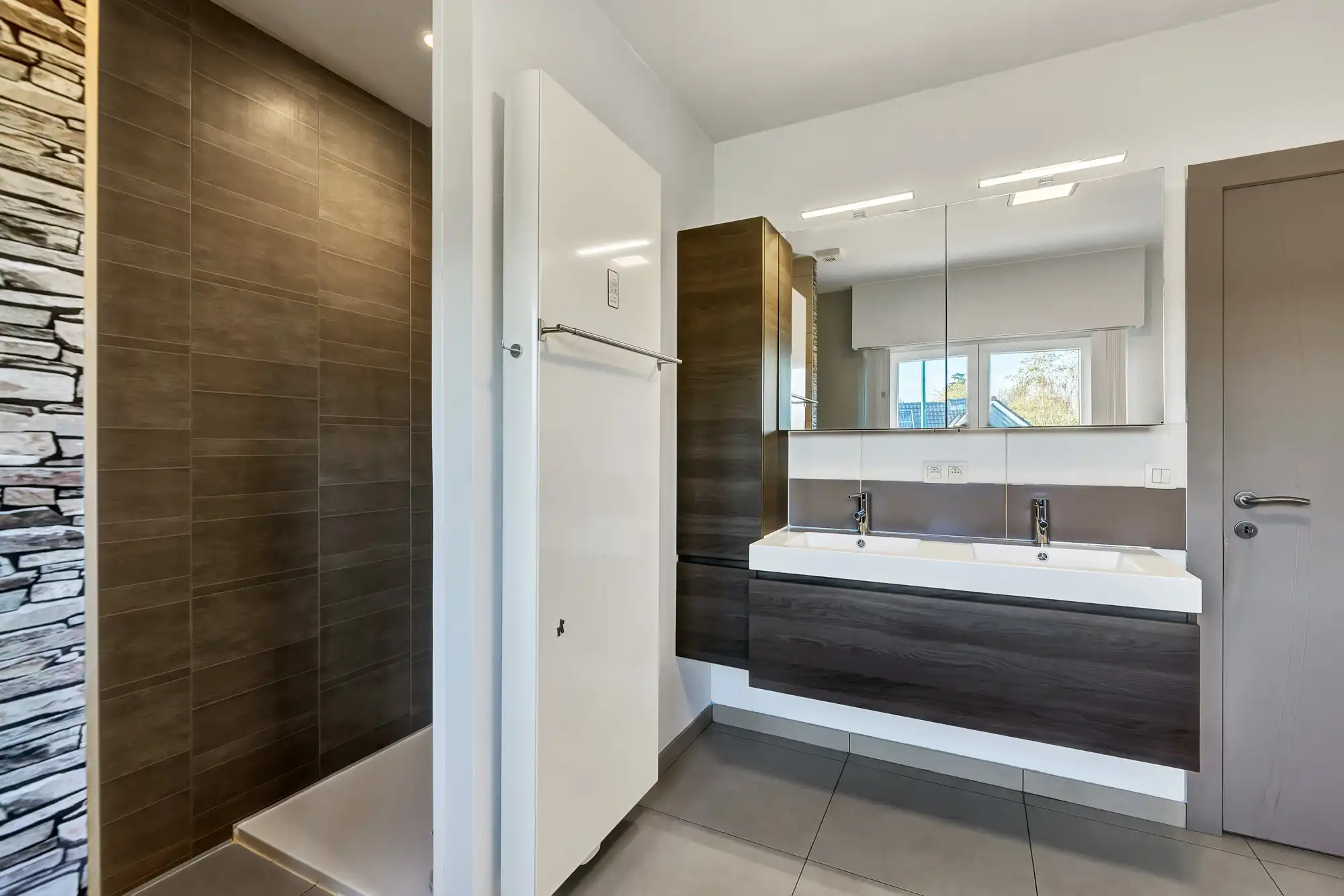 Instapklare, goed onderhouden woning op gunstige locatie foto 34