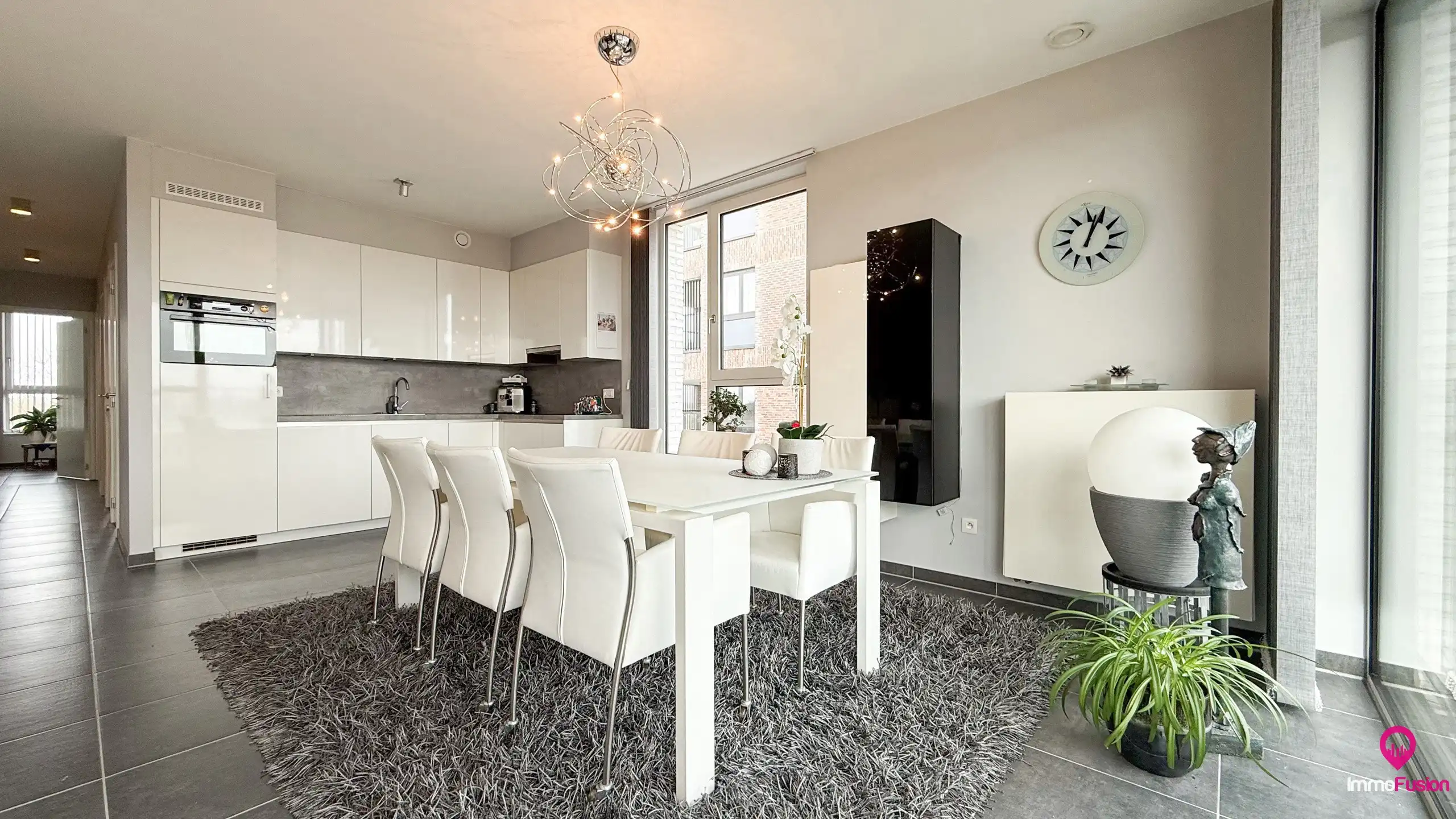 Modern appartement , bemeubeld met vrij uitzicht en parkeerplaats! foto 9