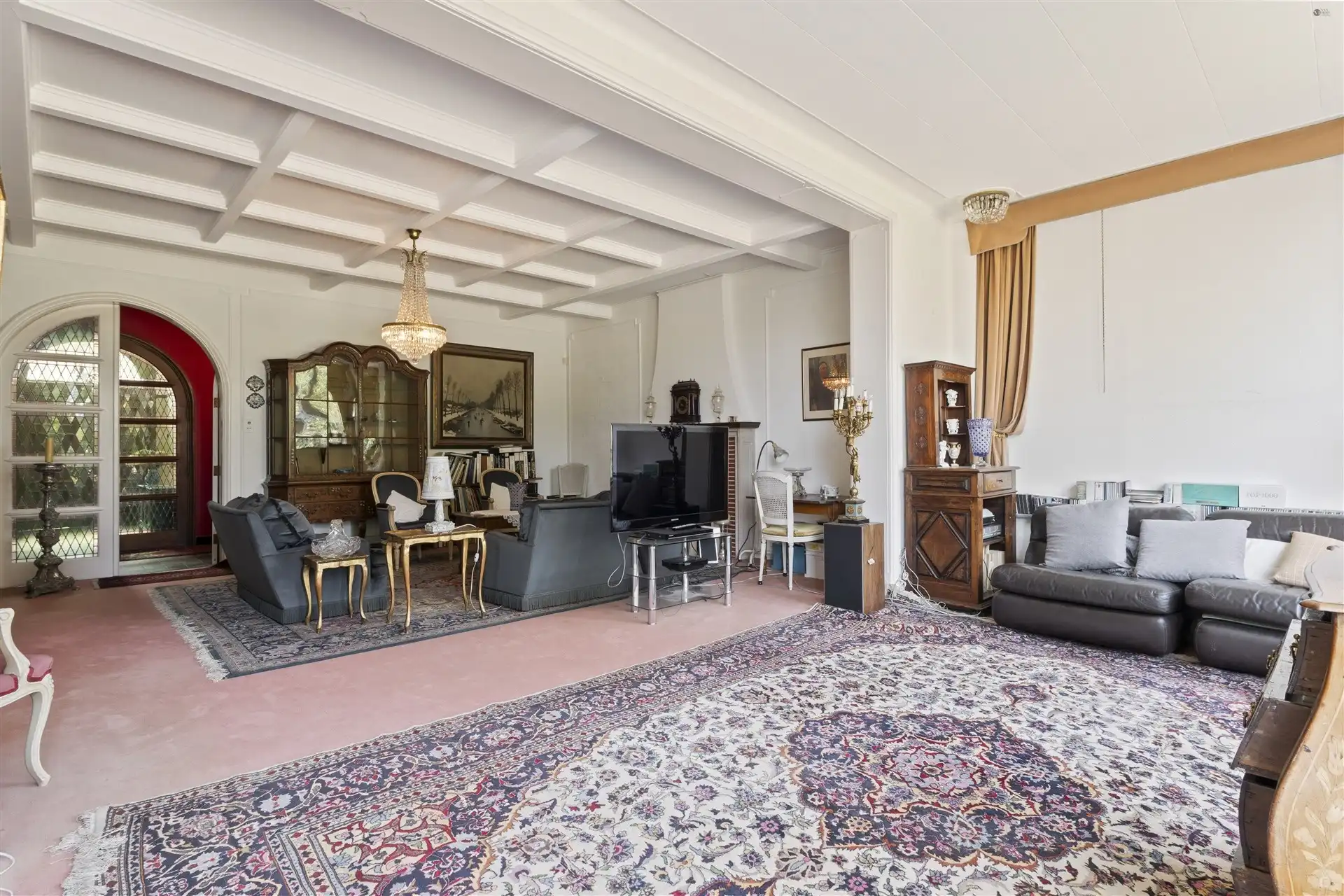 Voormalige dokterswoning, zeer unieke woning mt grote oppervlakten foto 10