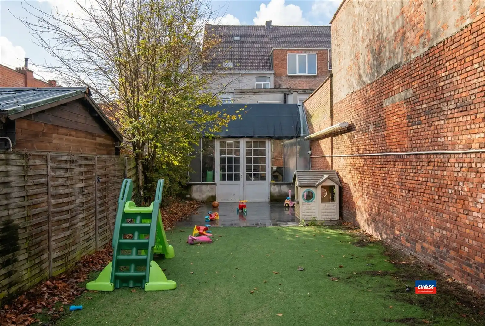 Ruime tweewoonst met mogelijk 9 slaapkamers en tuin foto 7