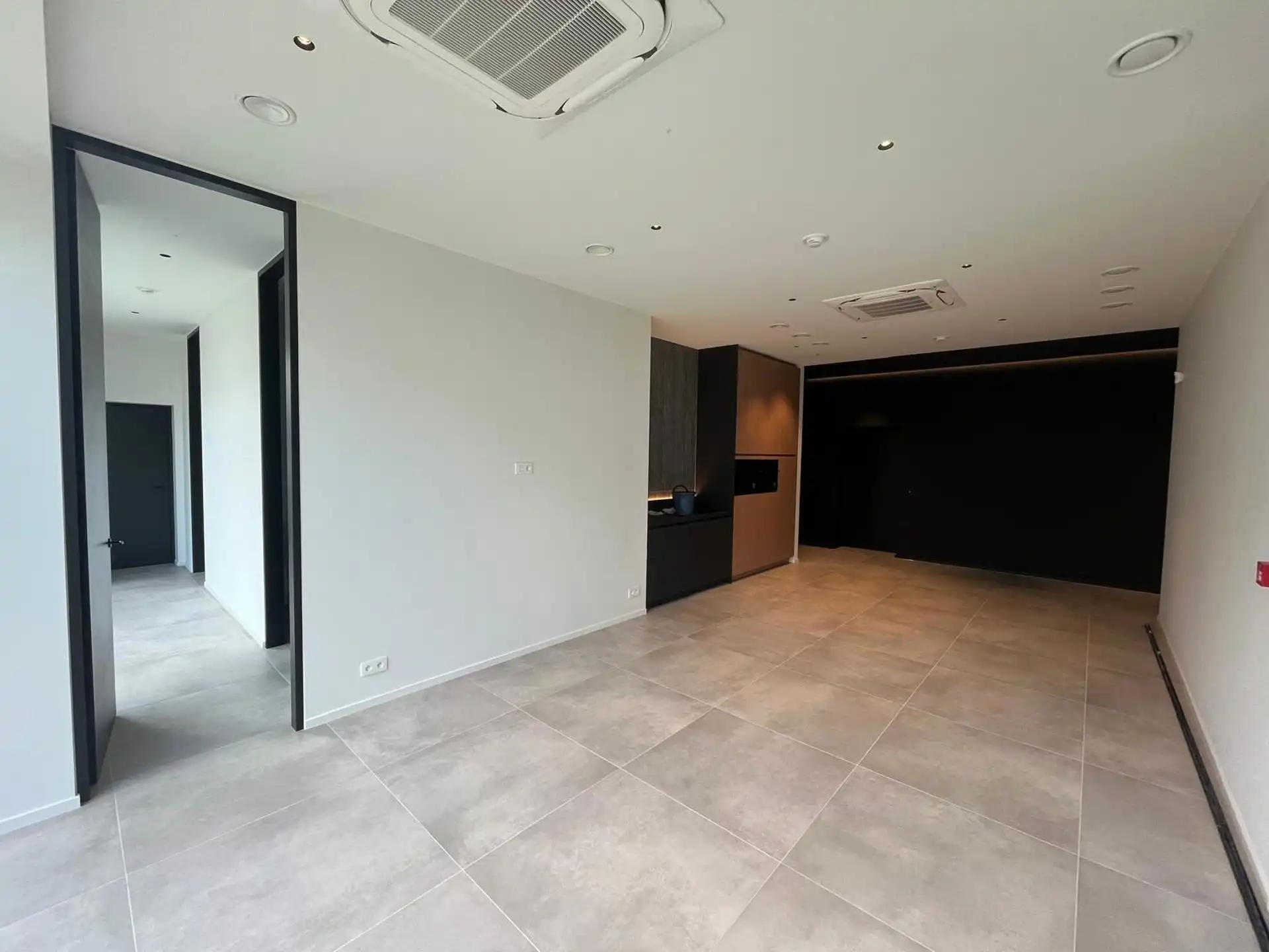 Duffel: Moderne kantoren van 560m² met 1.500m² magazijn foto 4