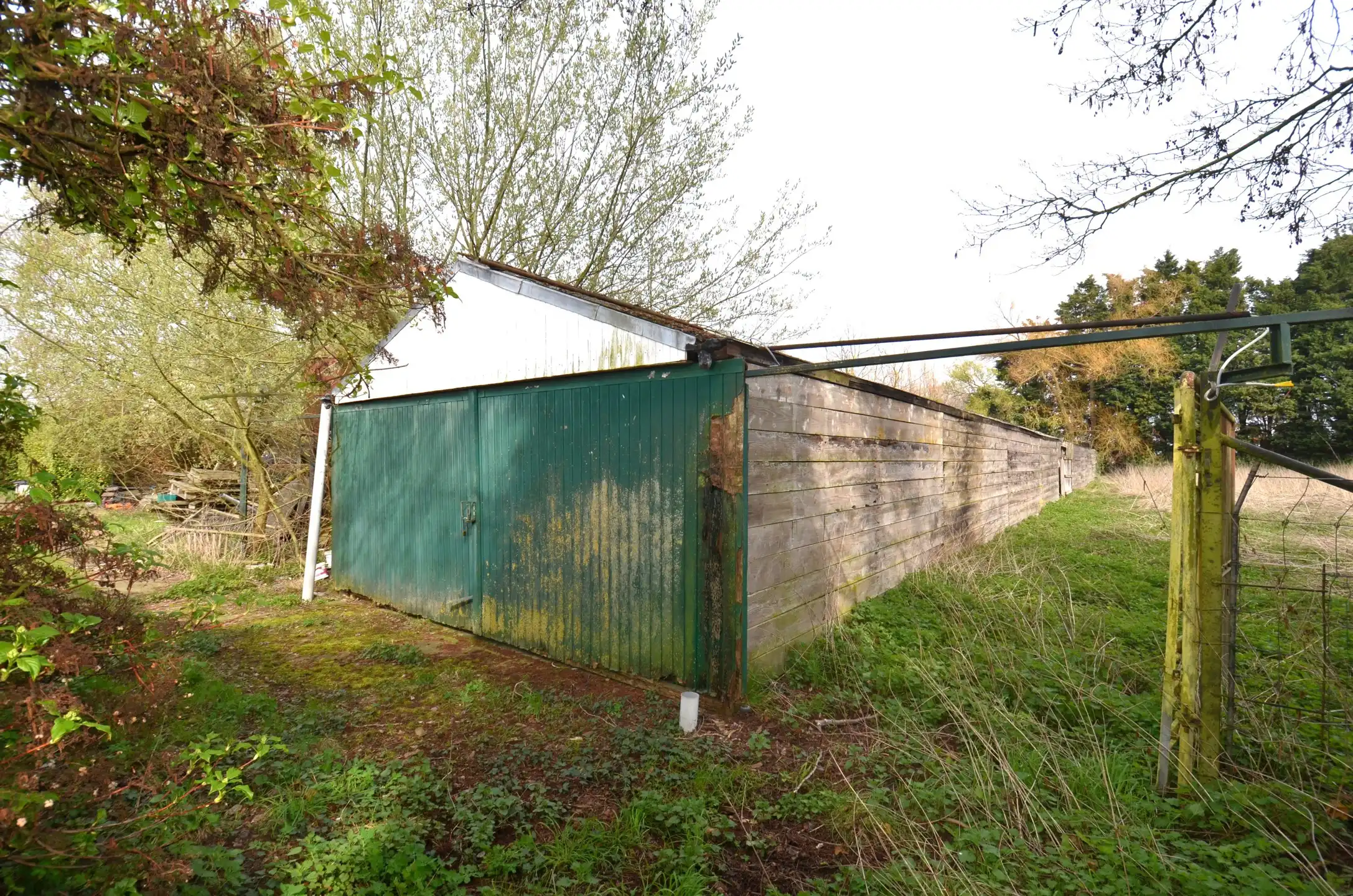 Magazijn met bijhorende weiland foto 8