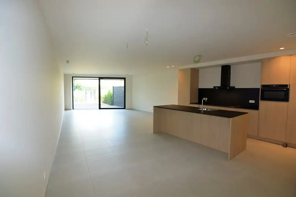 Gelijkvloers nieuwbouwappartement 124 m² met 2 slpk, tuintje en 2 autostandplaatsen. foto 4