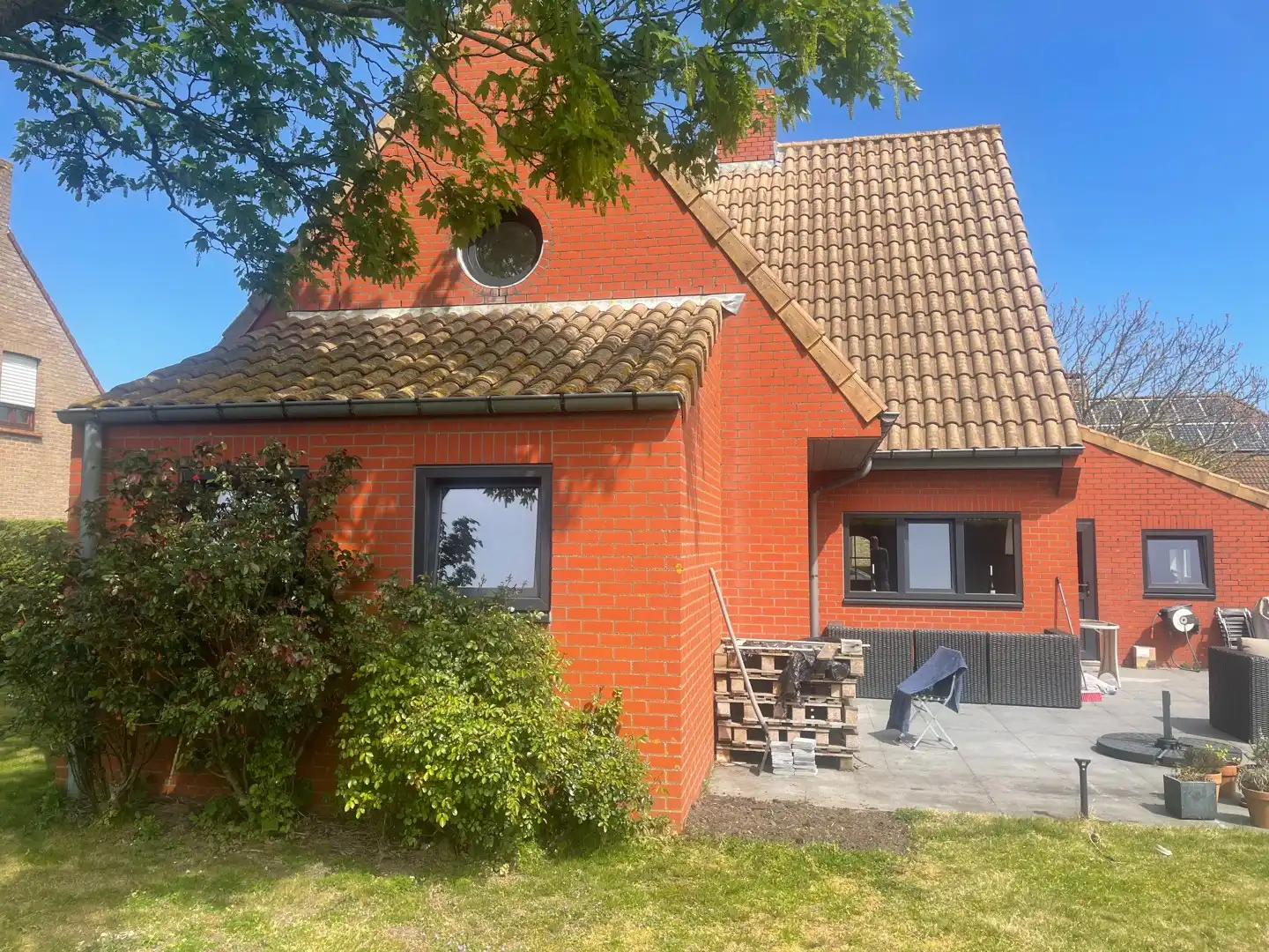 Knappe villa met zuidgerichte tuin in rustige straat foto 3
