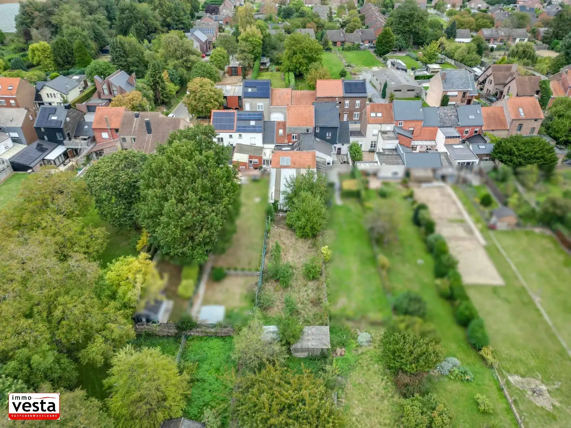 Handelspand met woonst op groot perceel foto 4