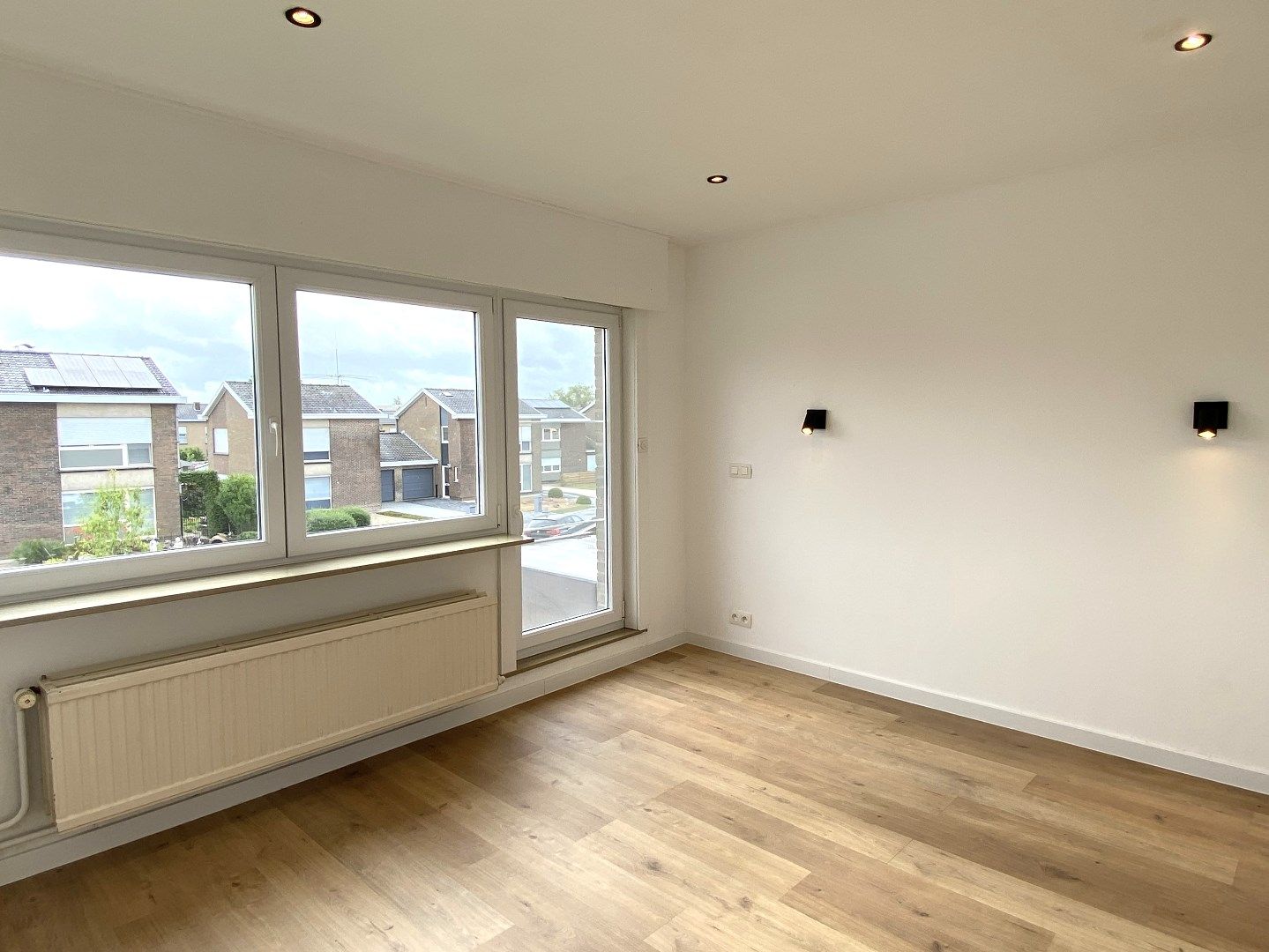 HALF OPEN WONING MET TUIN | 3 SLPKS | UITERST RUSTIGE LIGGING foto 7