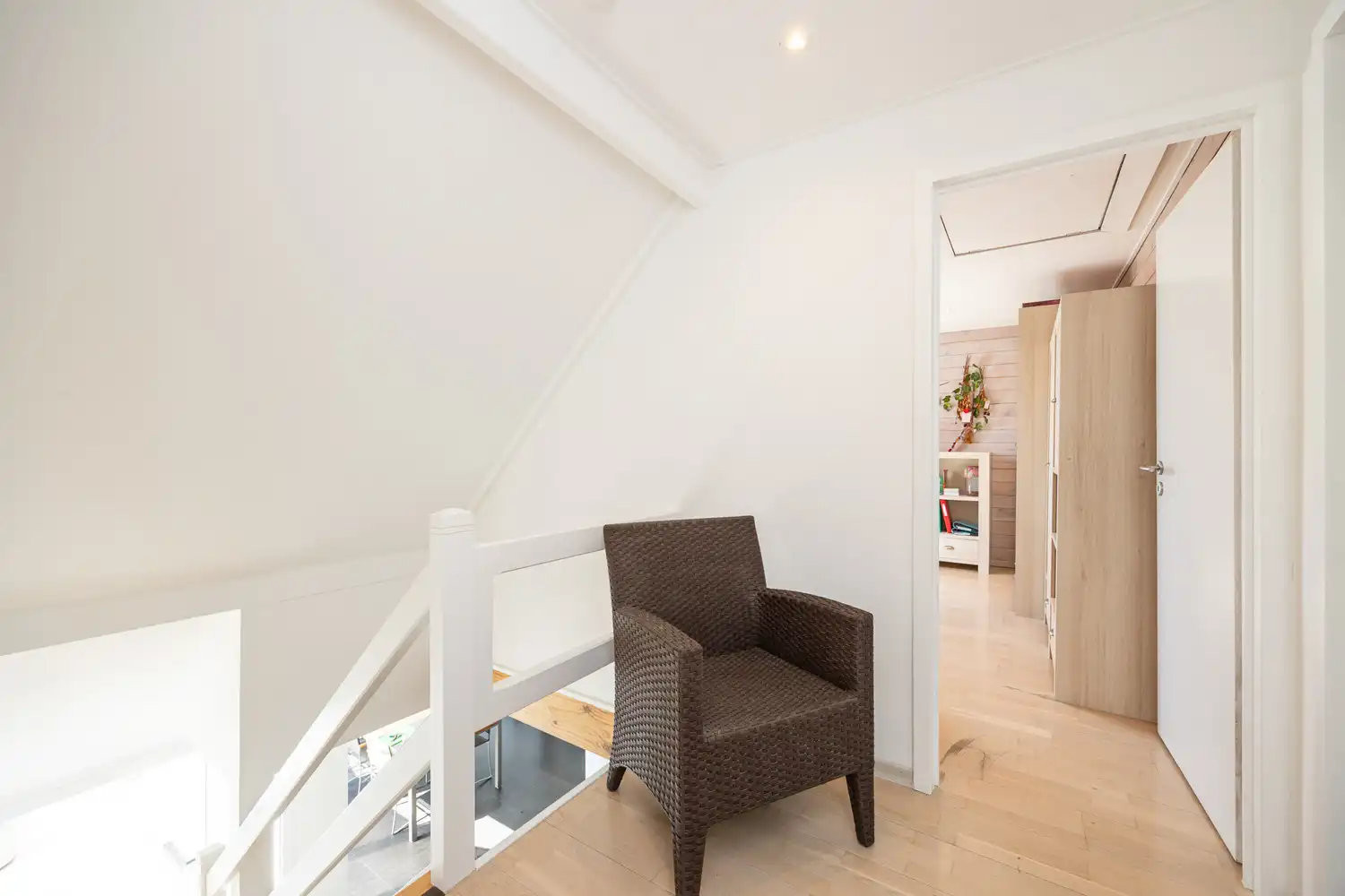 Karaktervolle villa met prachtige tuin en zwembad in doodlopende straat foto 20