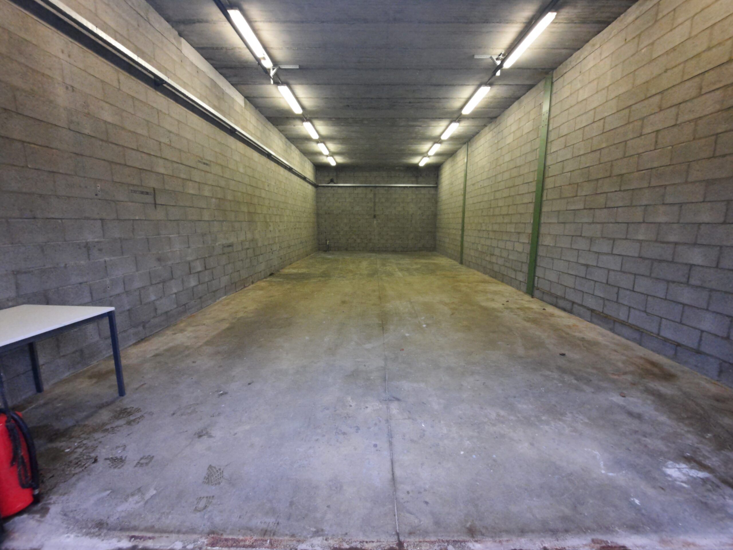 KMO UNIT/LOODS/WERKPLAATS (350 m²) IN VERREBROEK foto {{pictureIndex}}