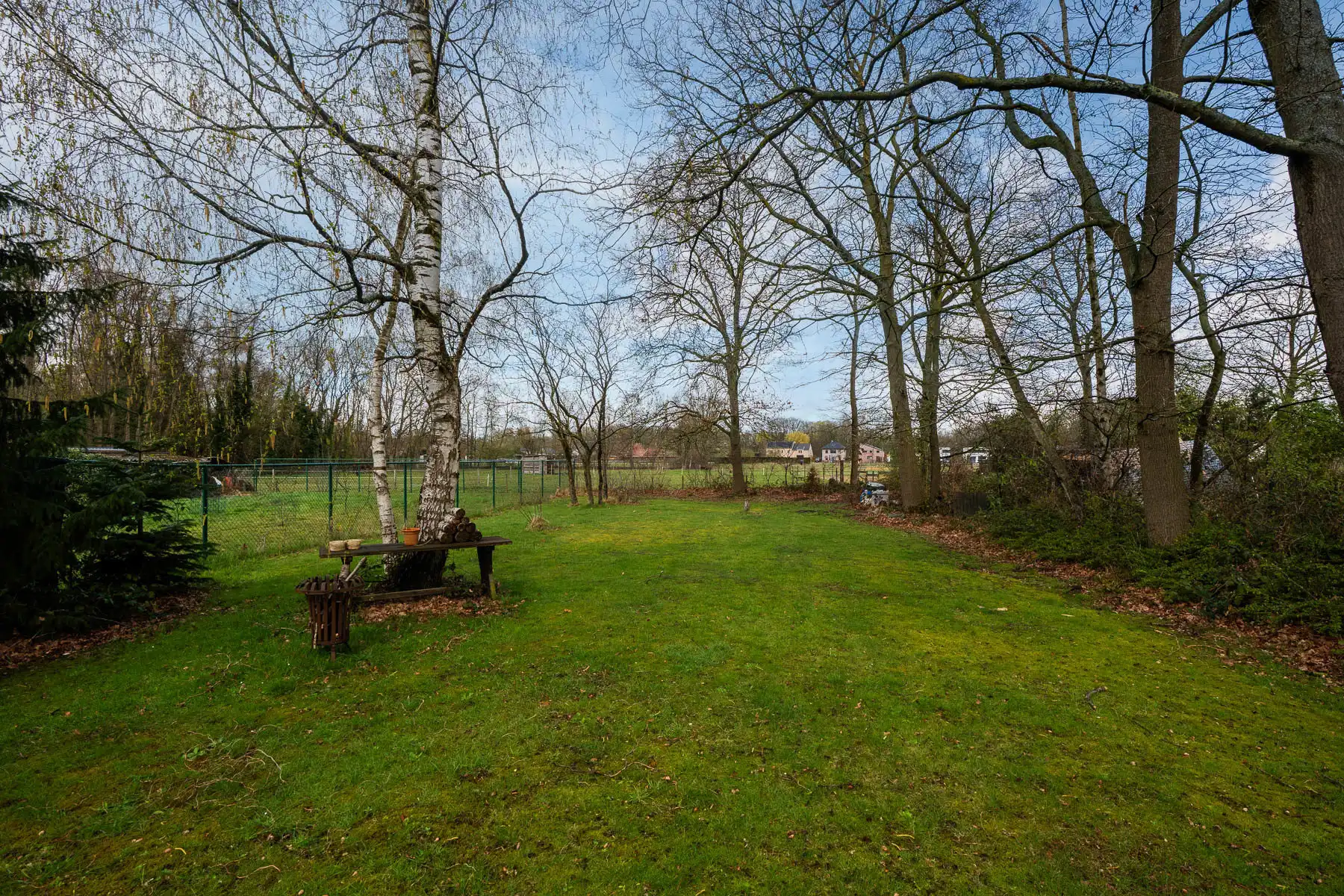 Ruime en moderne open bebouwing met prachtige tuin foto 26