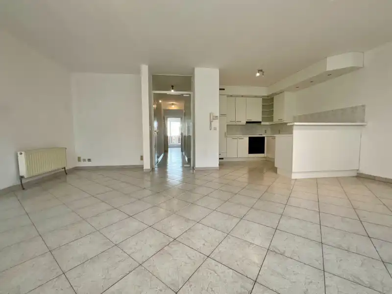 Opbrengsteigendom met handelspand en 2 appartementen met 2 slaapkamers foto 4