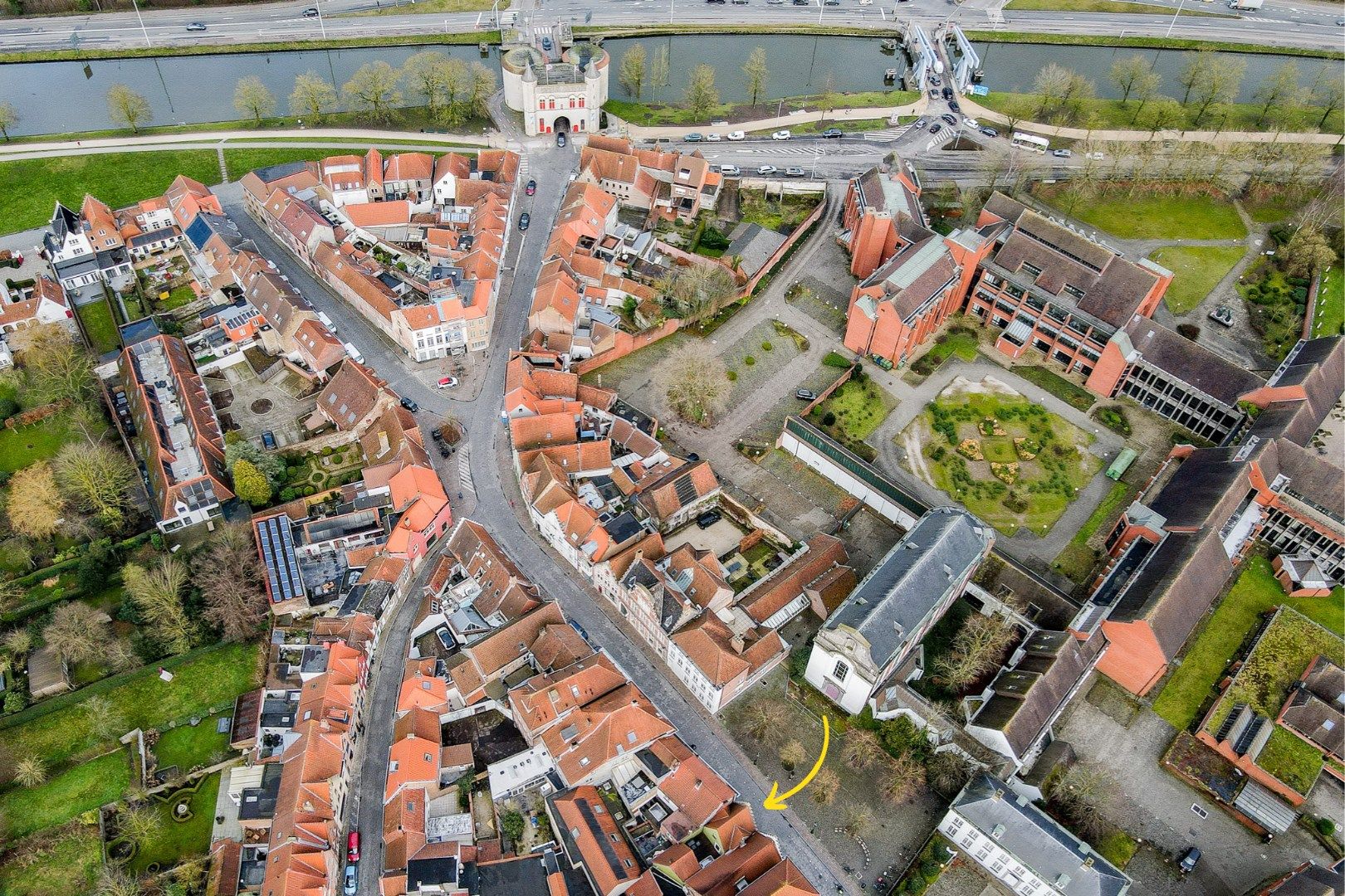 Instapklare woning met 3 slaapkamers op toplocatie in centrum Brugge!  foto 2