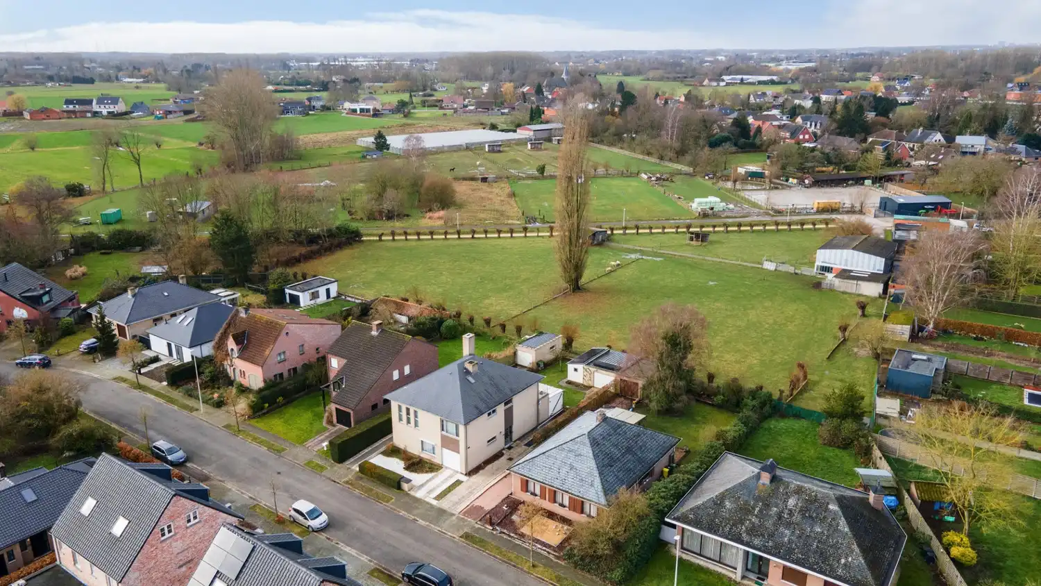 LAAGBOUW VILLA MET 3 SLK, DUBBELE GARAGE EN TUIN! foto 2