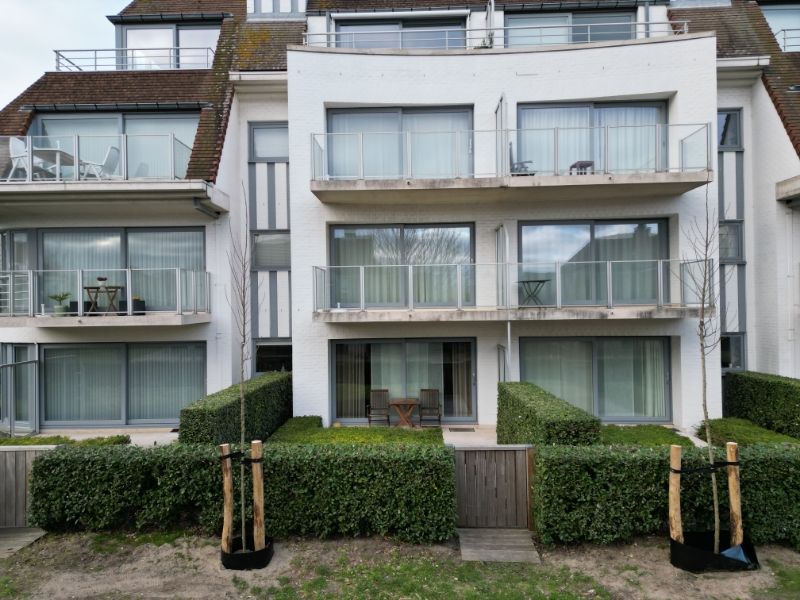 Gemeubeld villa-appartement met rustige ligging! foto 2