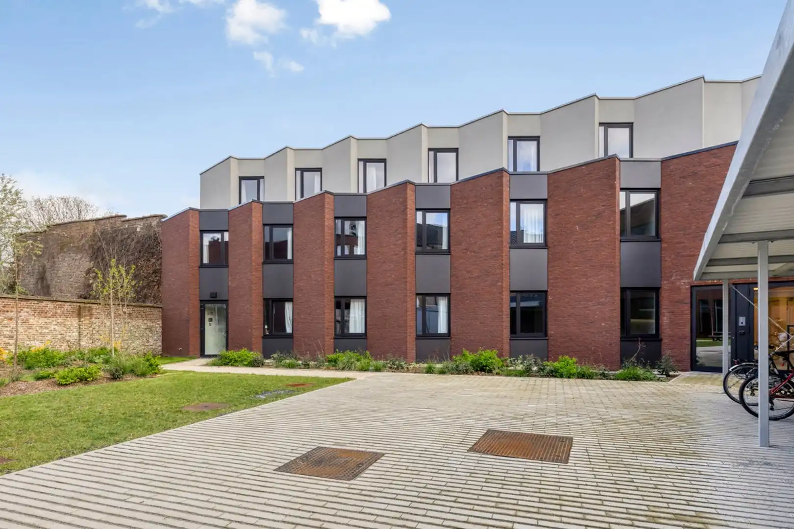 Studentenkamer (25,5 m²) te koop in "Residentie Amand 47" op het Sint-Amandsplein te Kortrijk foto 2