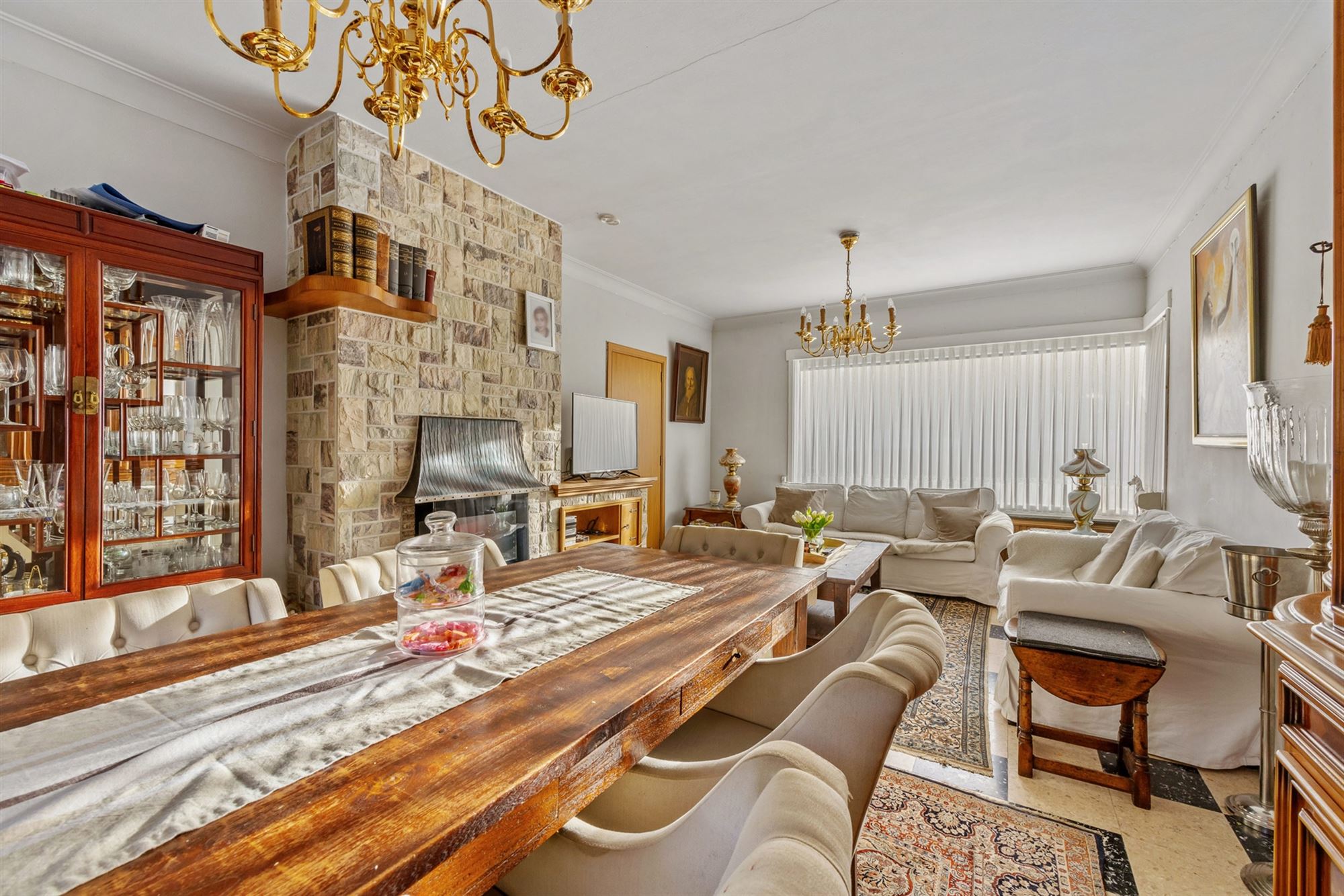 CHARMANTE,DEELS GERENOVEERDE WONING , GEEN RENOVATIEPLICHT !  foto 2