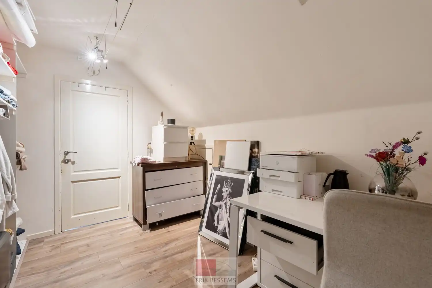 Vrijstaande woning met luxe buitenbeleving en topligging nabij Maastricht foto 30