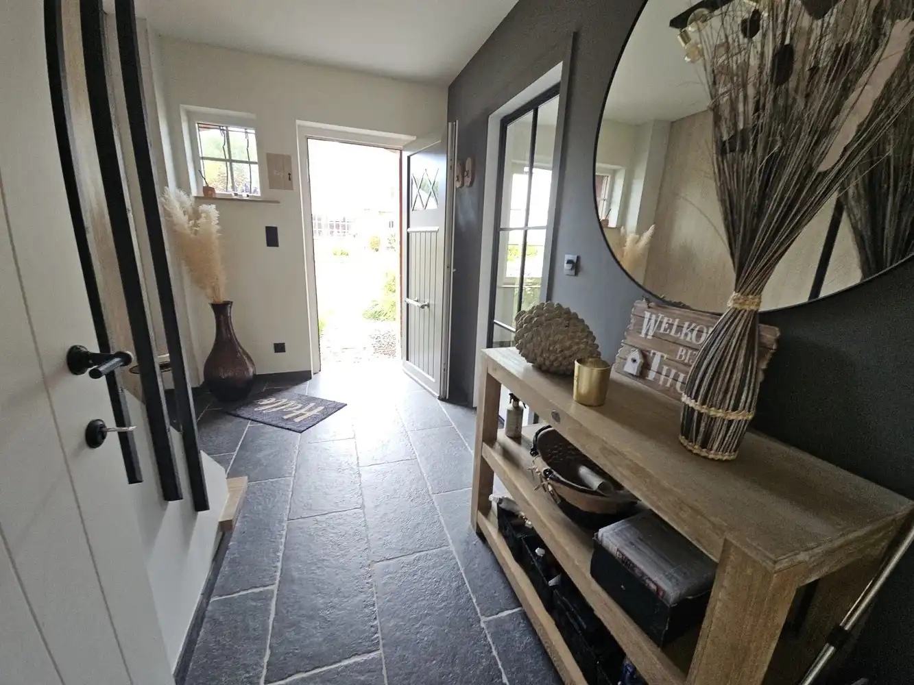 Karaktervolle halfopen woning met authentieke uitstraling foto 2