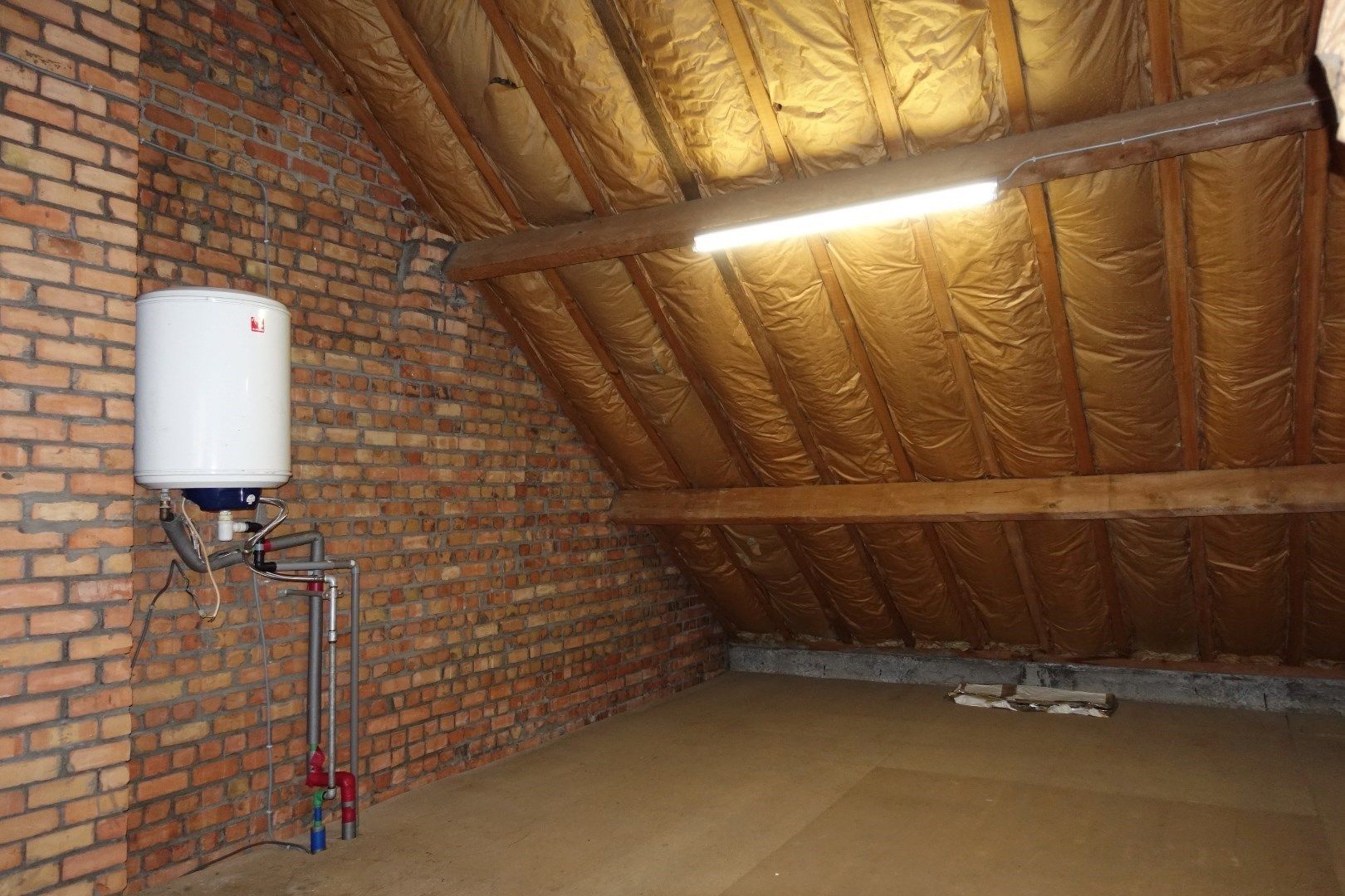 Op te frissen handelspand met woonst en garages op een uitstekende locatie in centrum Oudenburg foto 18