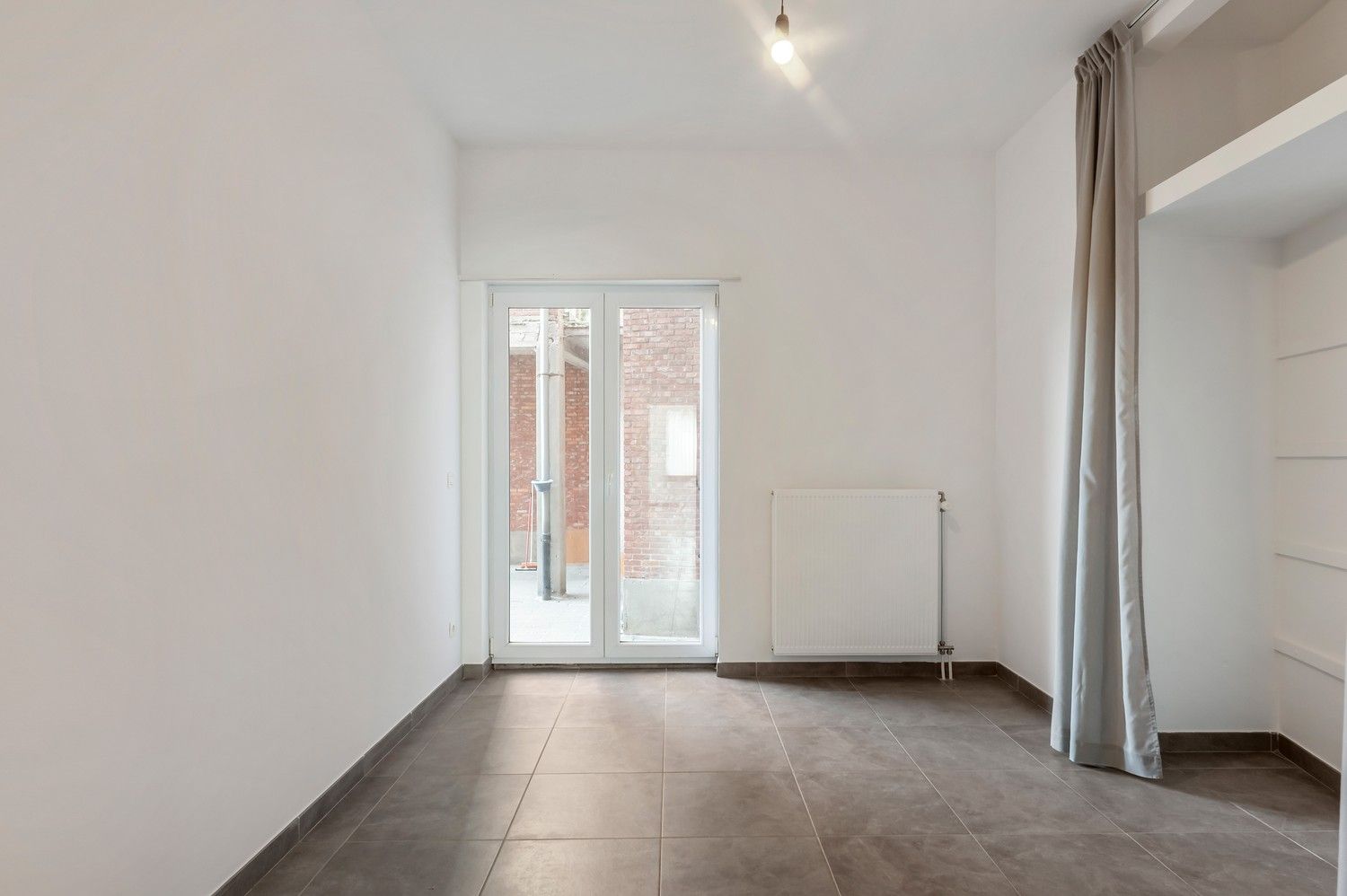 Gerenoveerd gelijkvloersappartement met twee slaapkamers. foto 15