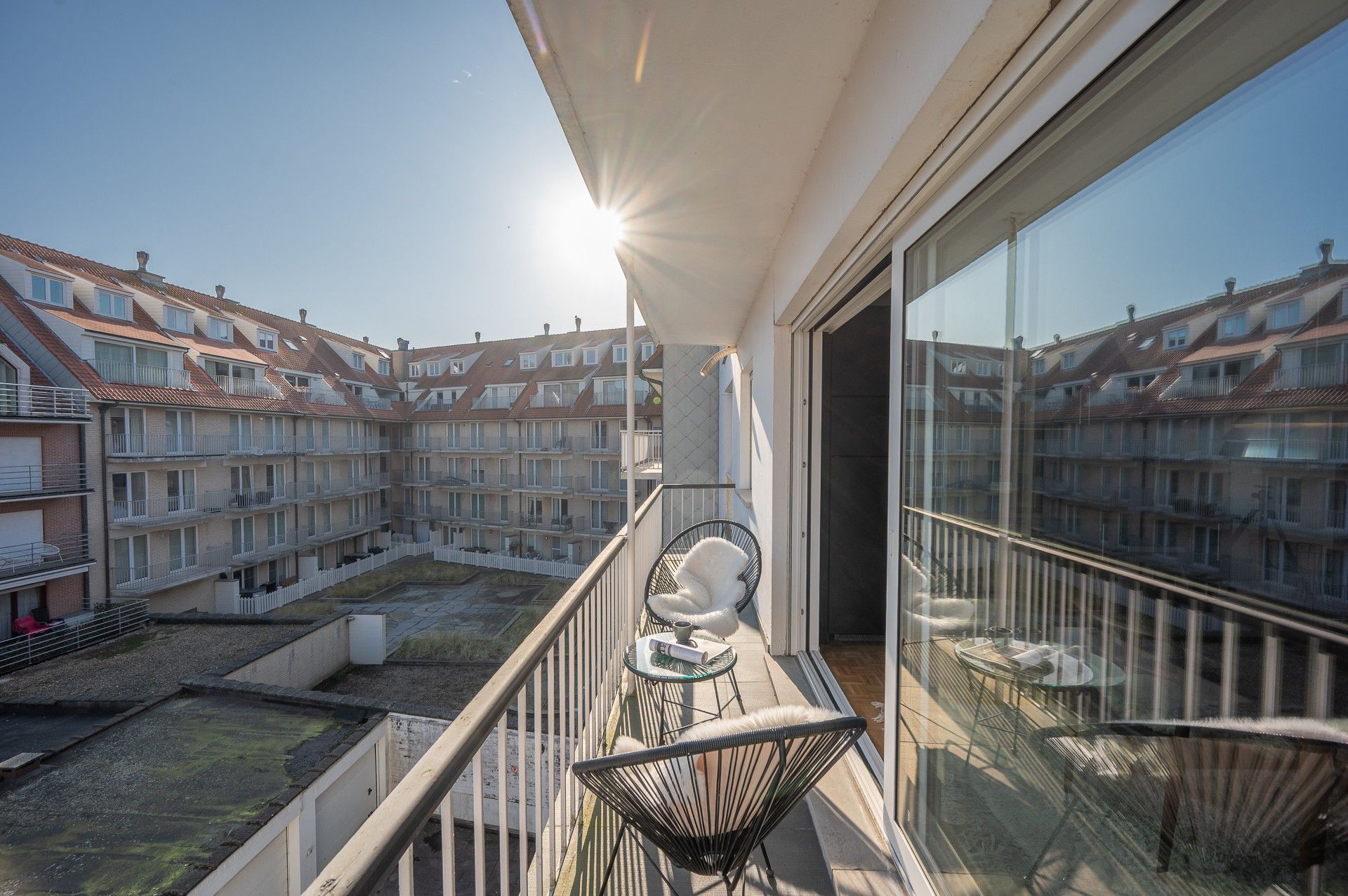 Stijlvol appartement met zonnig terras foto 7