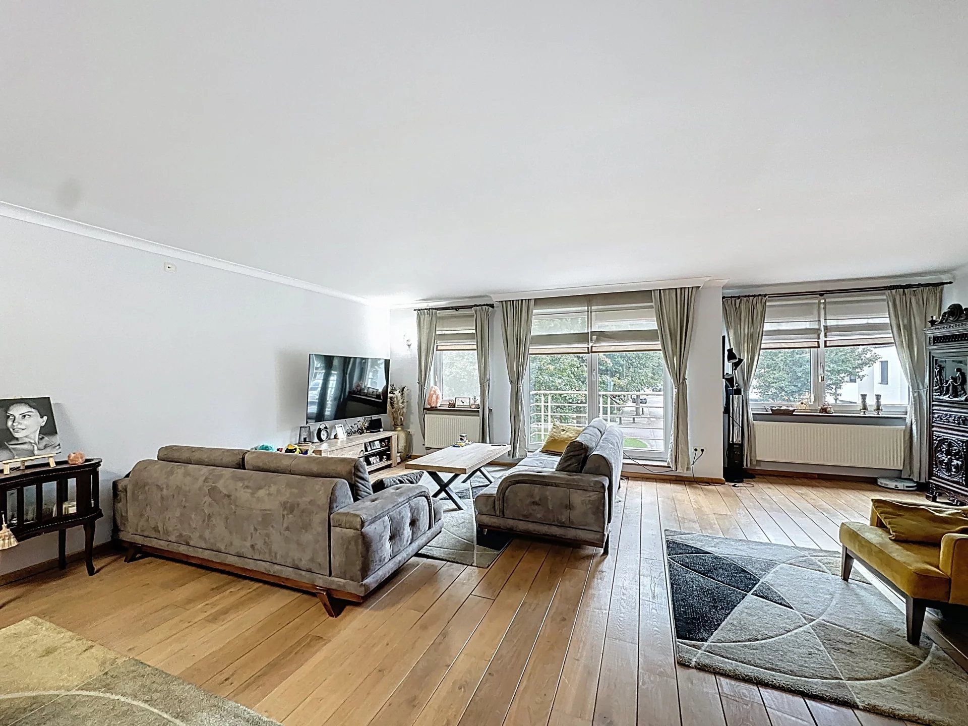 Luxueus duplex appartement met privé-lift, 3 slaapkamers, terras, ondergrondse parkeerplaats en ruime kelderberging. foto 3