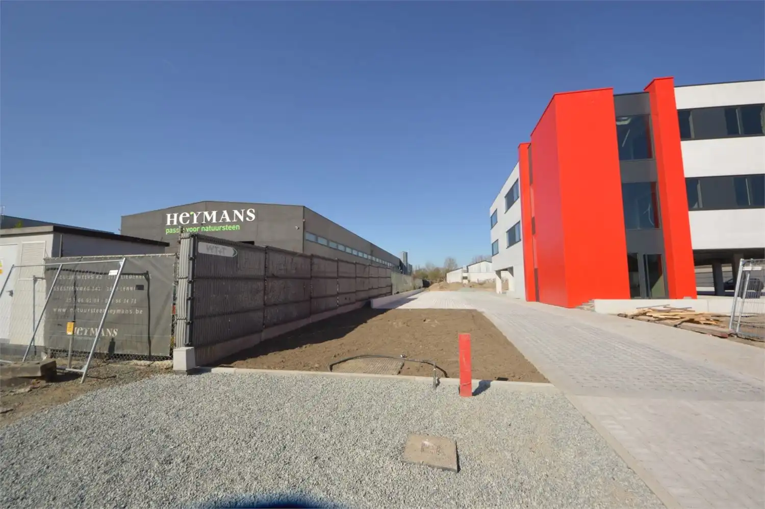 NIEUWBOUWKANTOREN MET PARKING NABIJ E40 foto 9