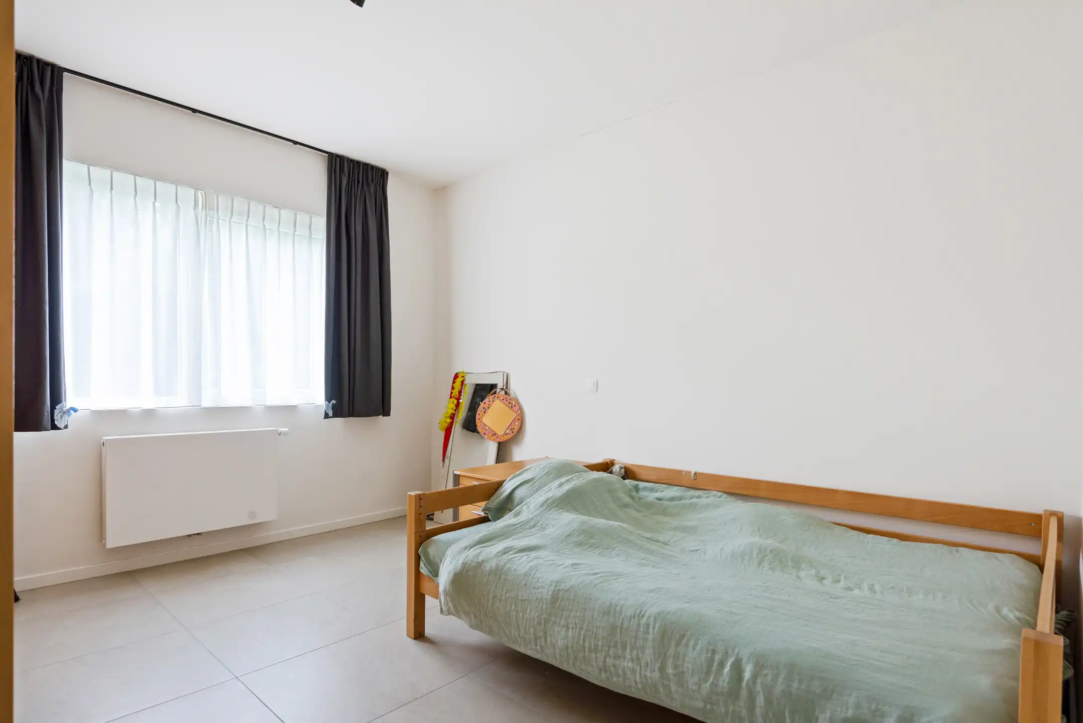 Moderne, instapklare Bungalow met 4 slpk. en 2 badk. en bijgebouw op 12 are 30 ca foto 17