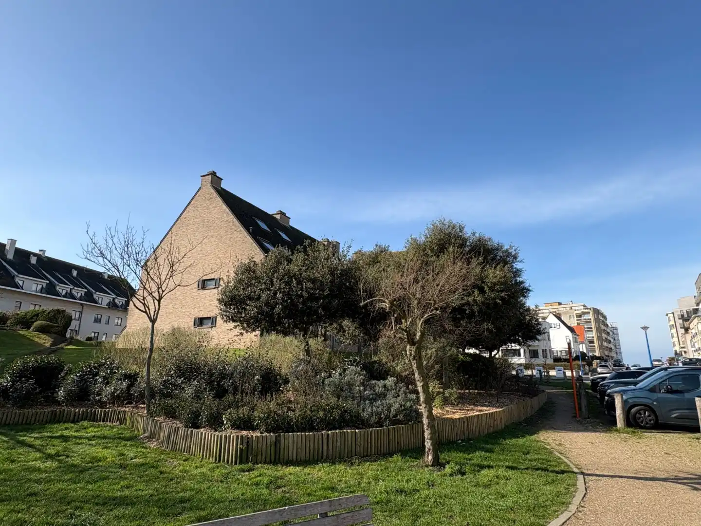 Te koop – Ruim duplexappartement aan zee met garage  foto 3
