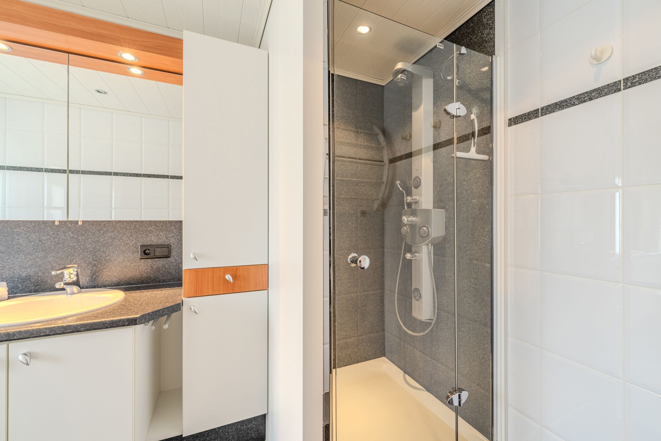 LOODS, BUREAU, WONING, OUDE HOEVE & BOUWGROND! foto 27