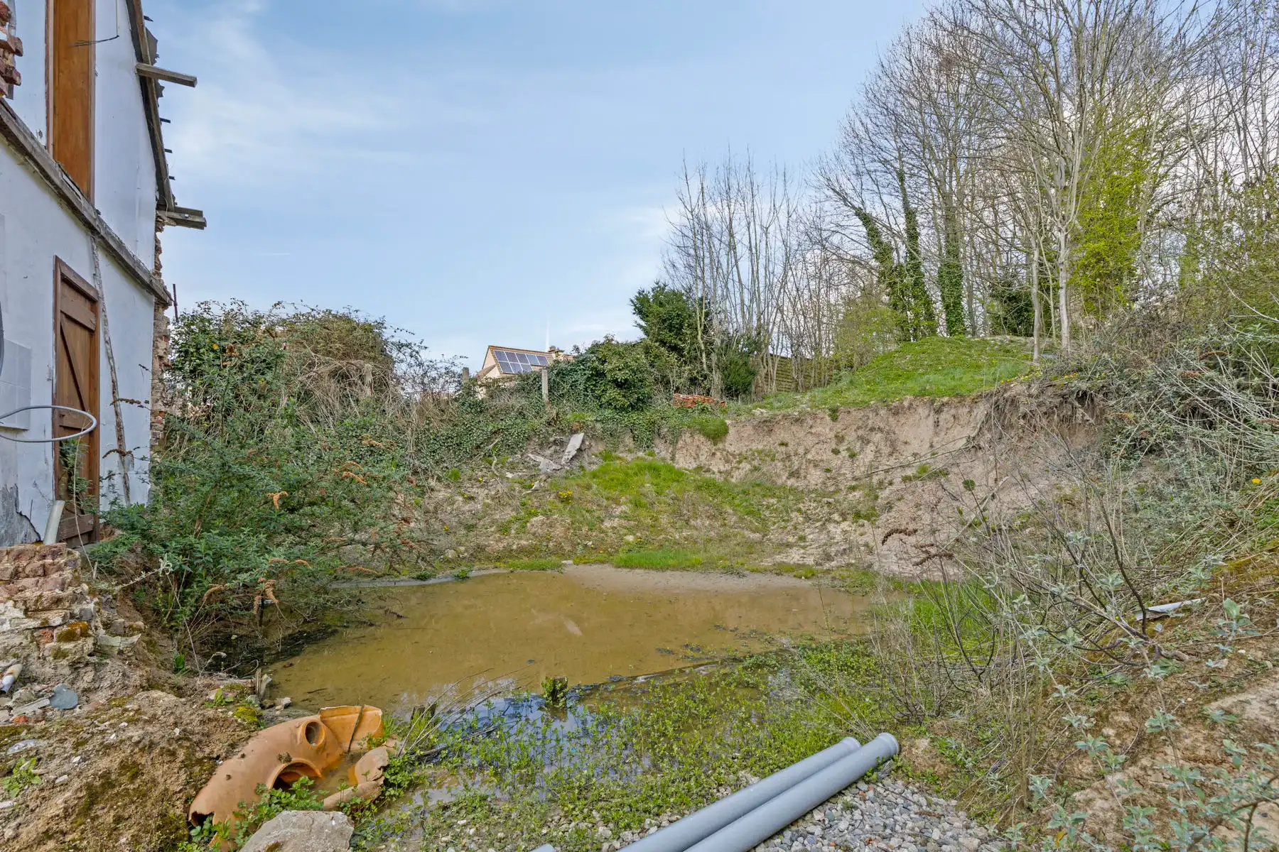 Rustig gelegen te renoveren en af te werken woning op 935m² foto 2