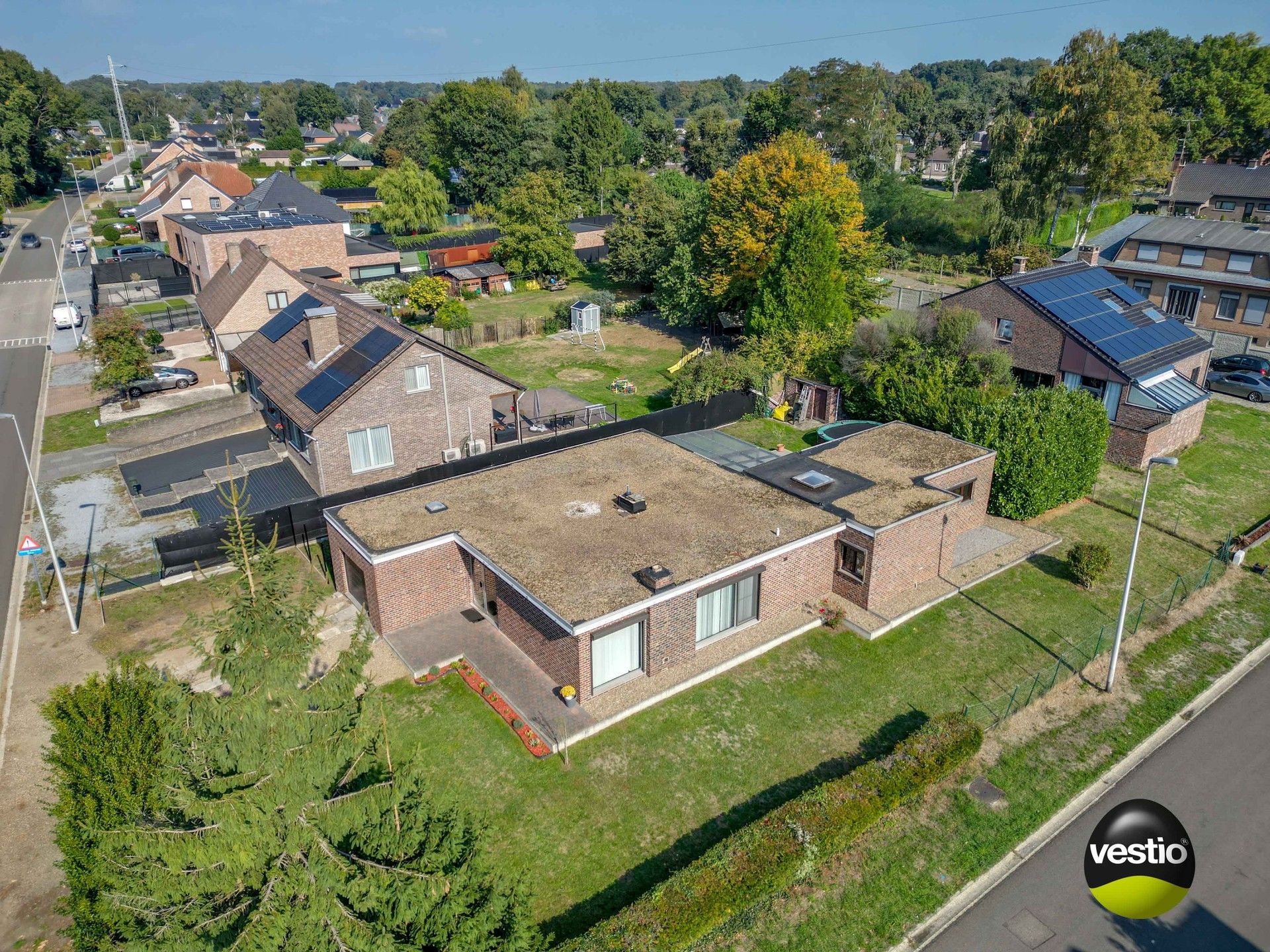 GELIJKVLOERSE BUNGALOW BOORDEVOL POTENTIEEL foto 5