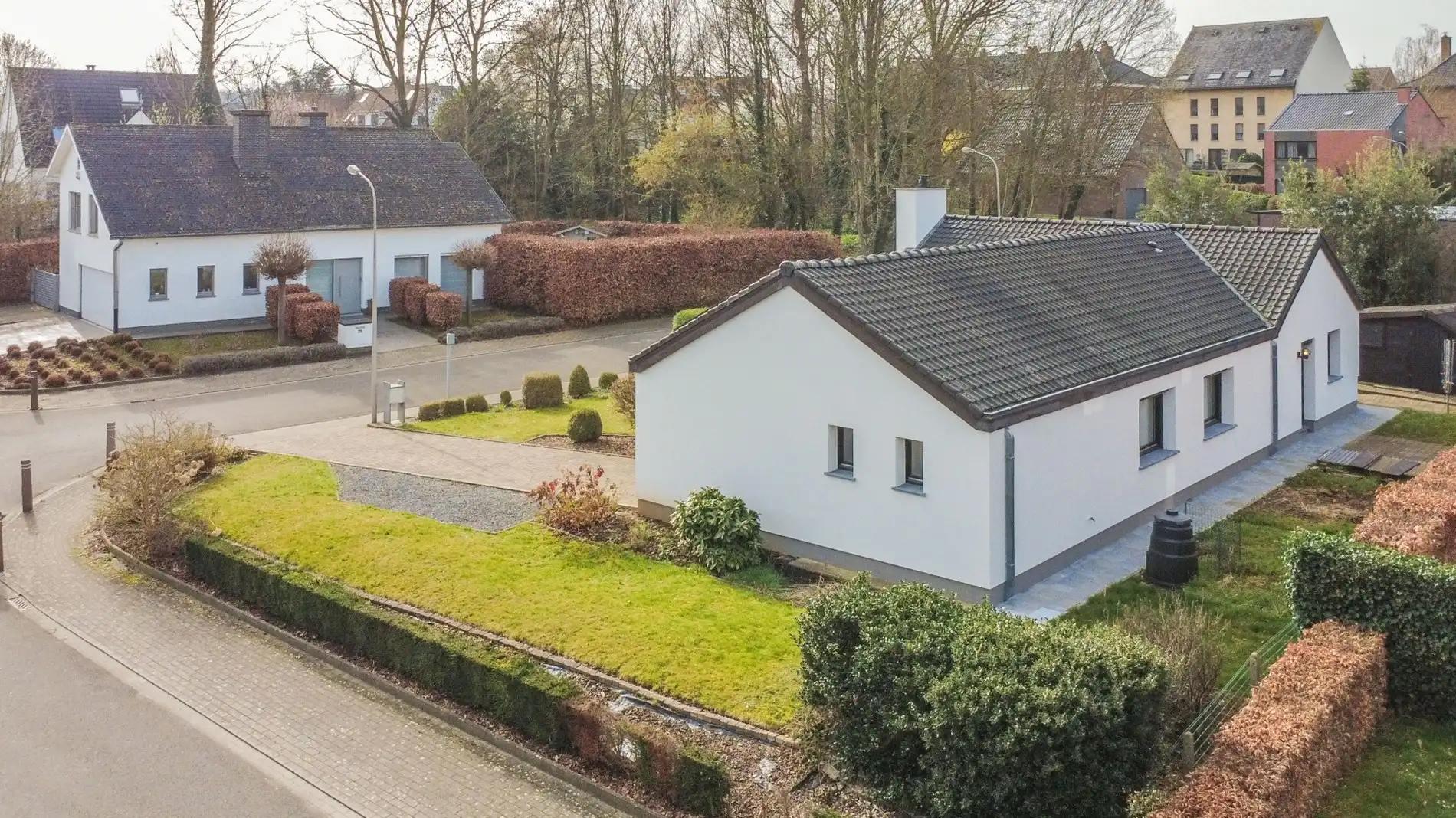 CHARMANTE BUNGALOW MET 2 SLPK + BUREAU OP TOPLOCATIE ! foto 6