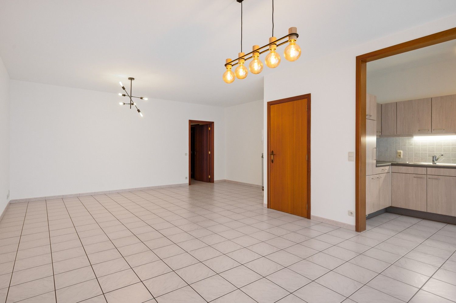 Ruim gelijkvloers appartement met tuin op toplocatie nabij centrum Vremde. foto 2