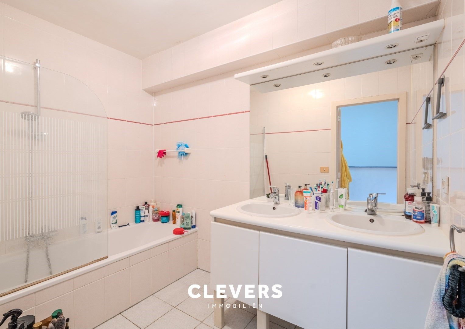 Opbrengsteigendom met 3 appartementen en 2 garages foto 14