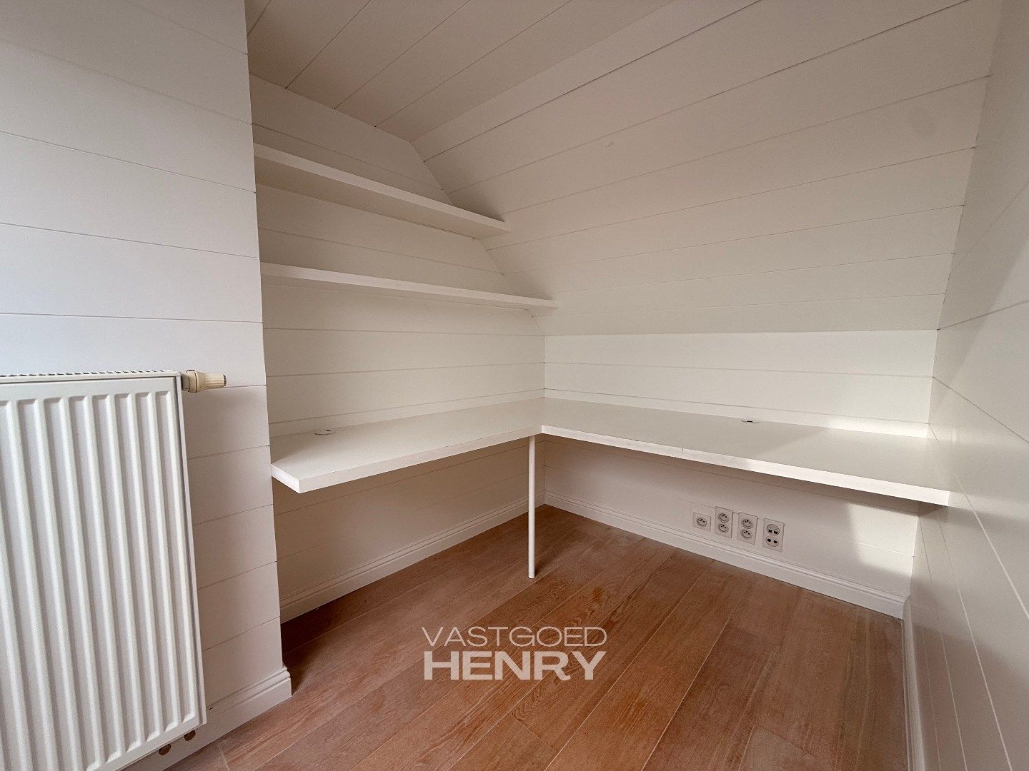 Volledig gerenoveerde woning met karakter foto 21